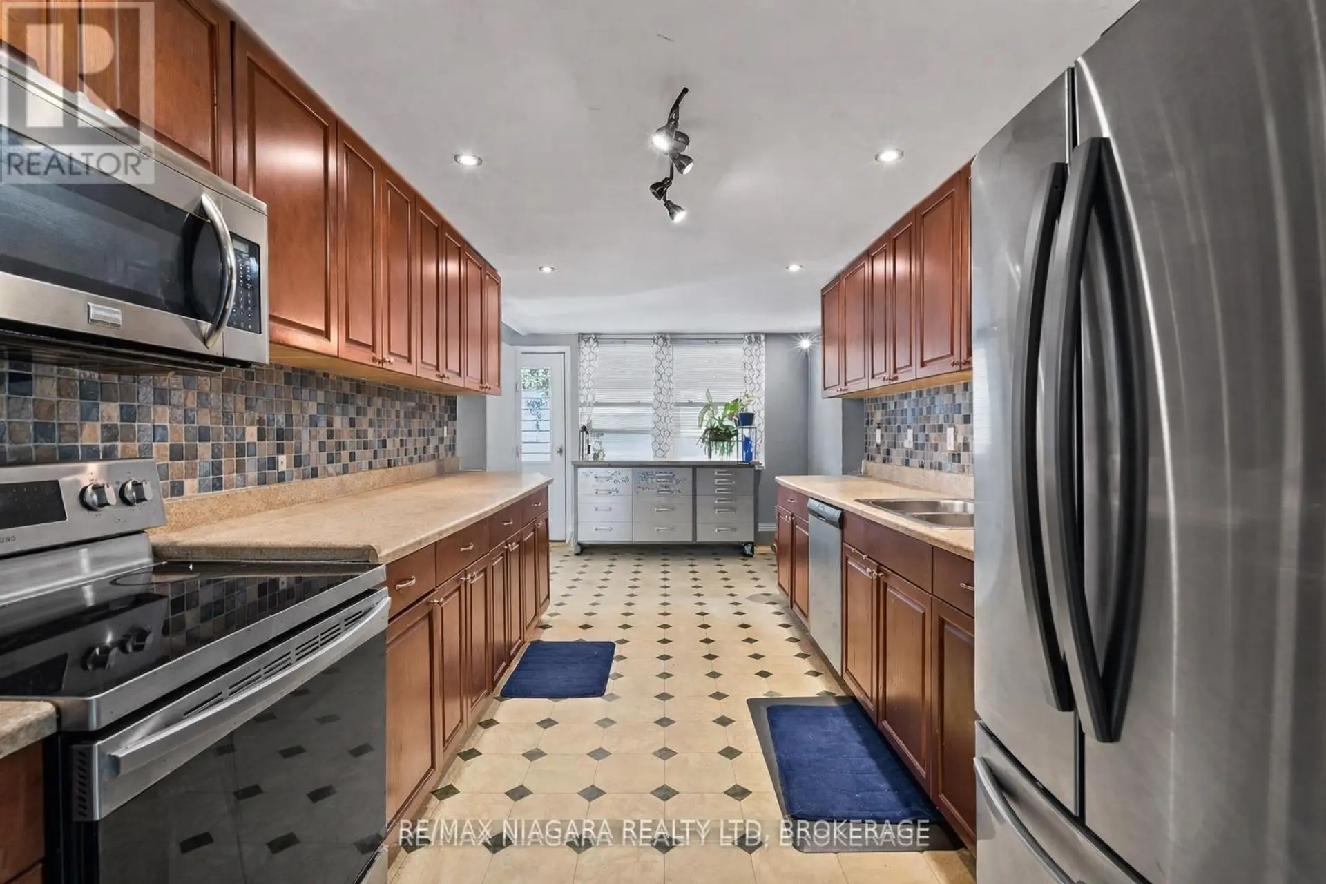 549 FERNDALE AVENUE - Image 8