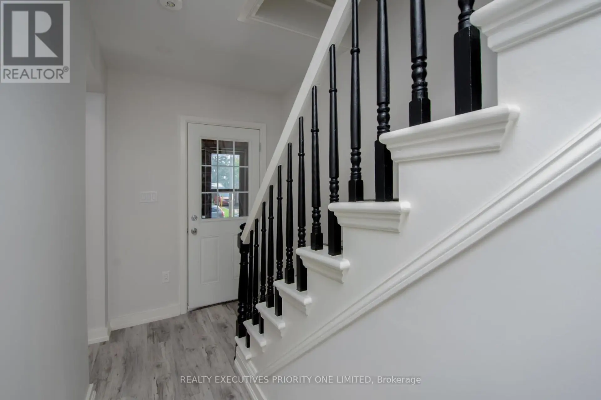 152 MAIN STREET W - Image 2