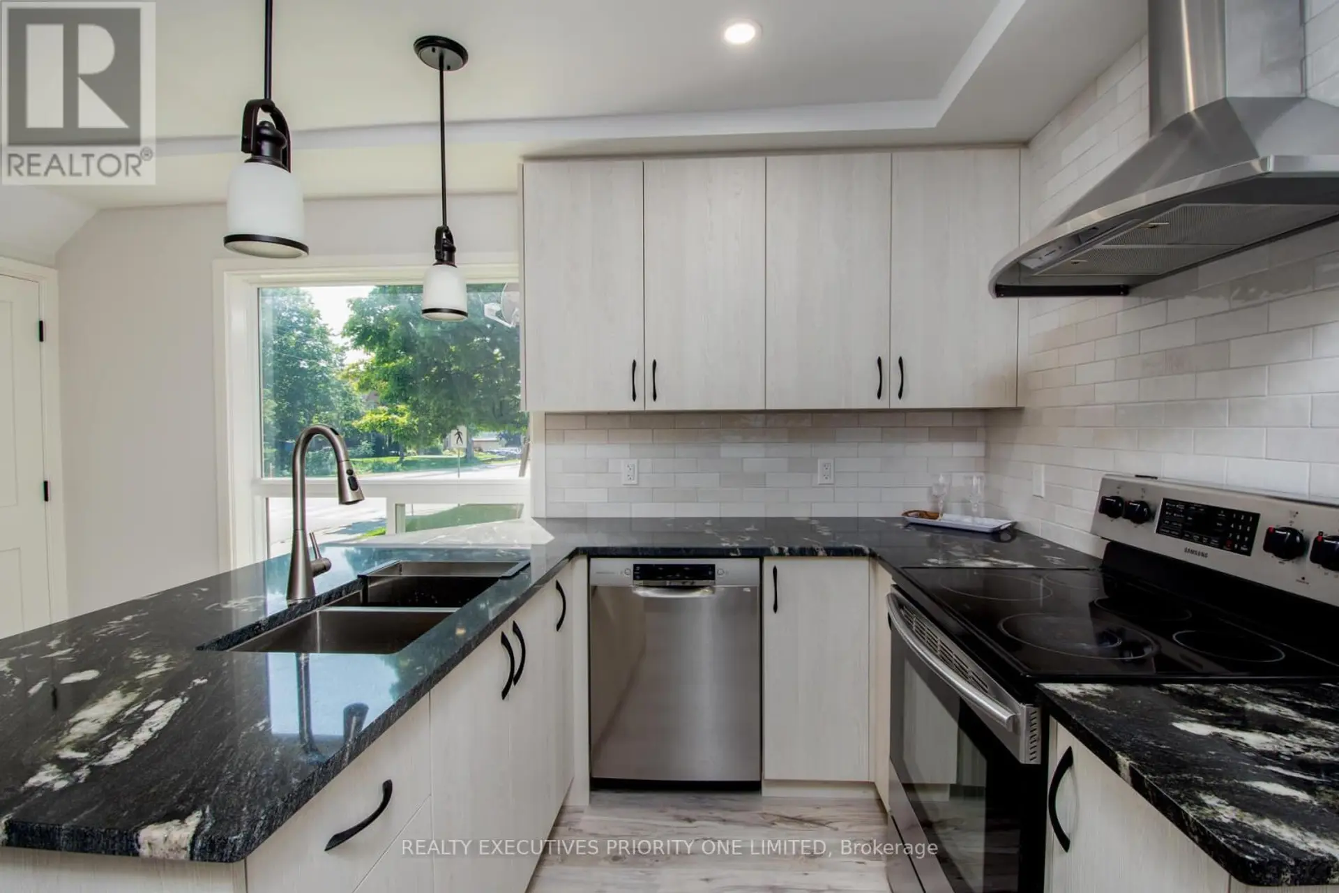 152 MAIN STREET W - Image 6