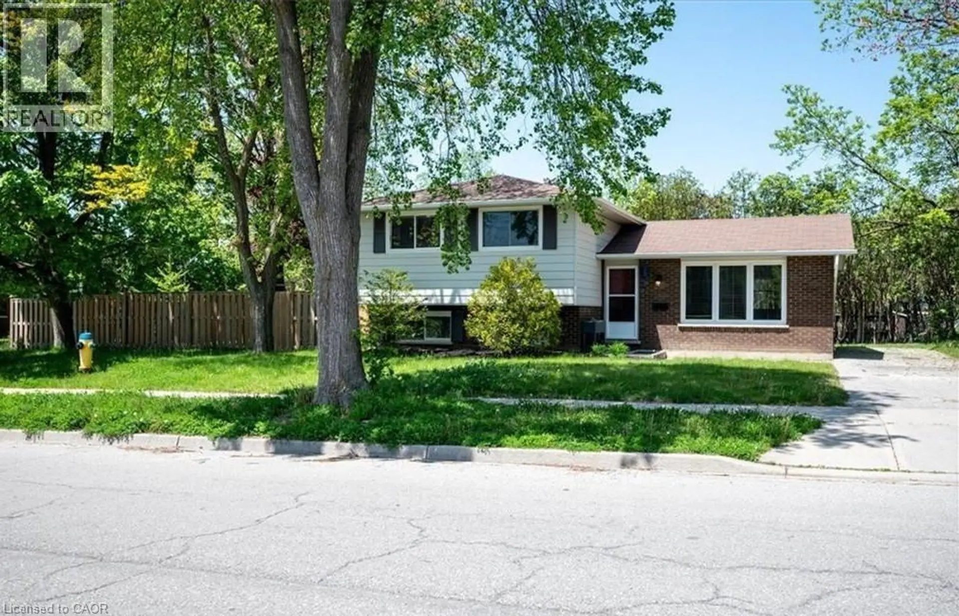 152 MACGREGOR Crescent - Image 1