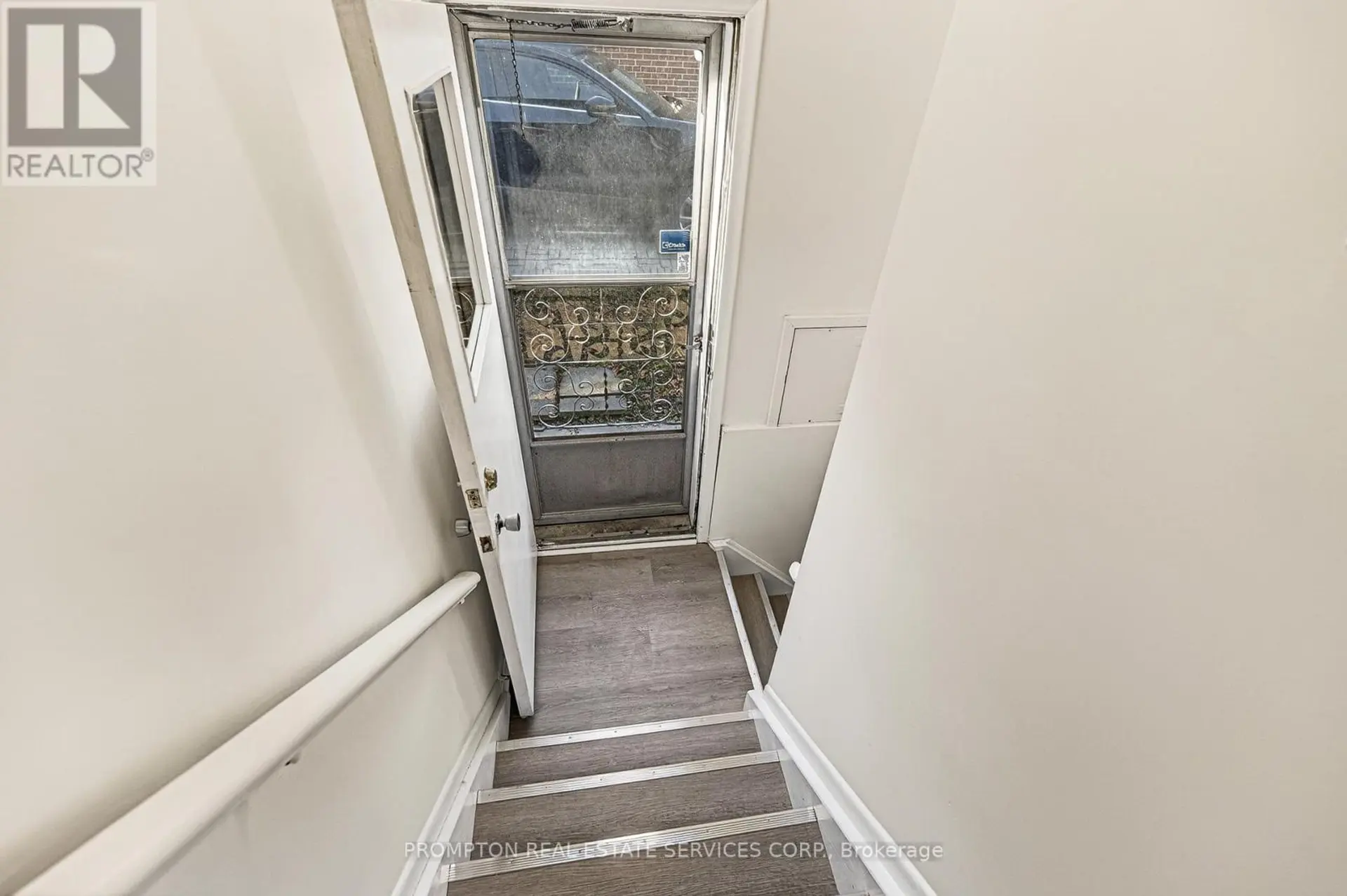 81 MAXOME AVENUE - Image 17