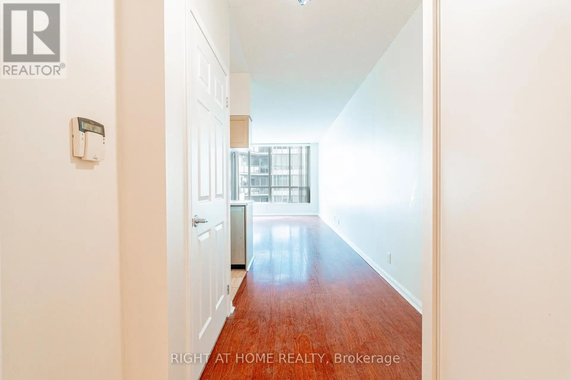 #918 230 QUEENS QUAY W - Image 3
