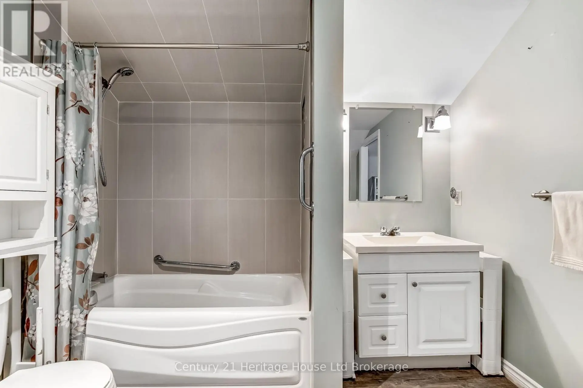 137 WONHAM STREET S - Image 14