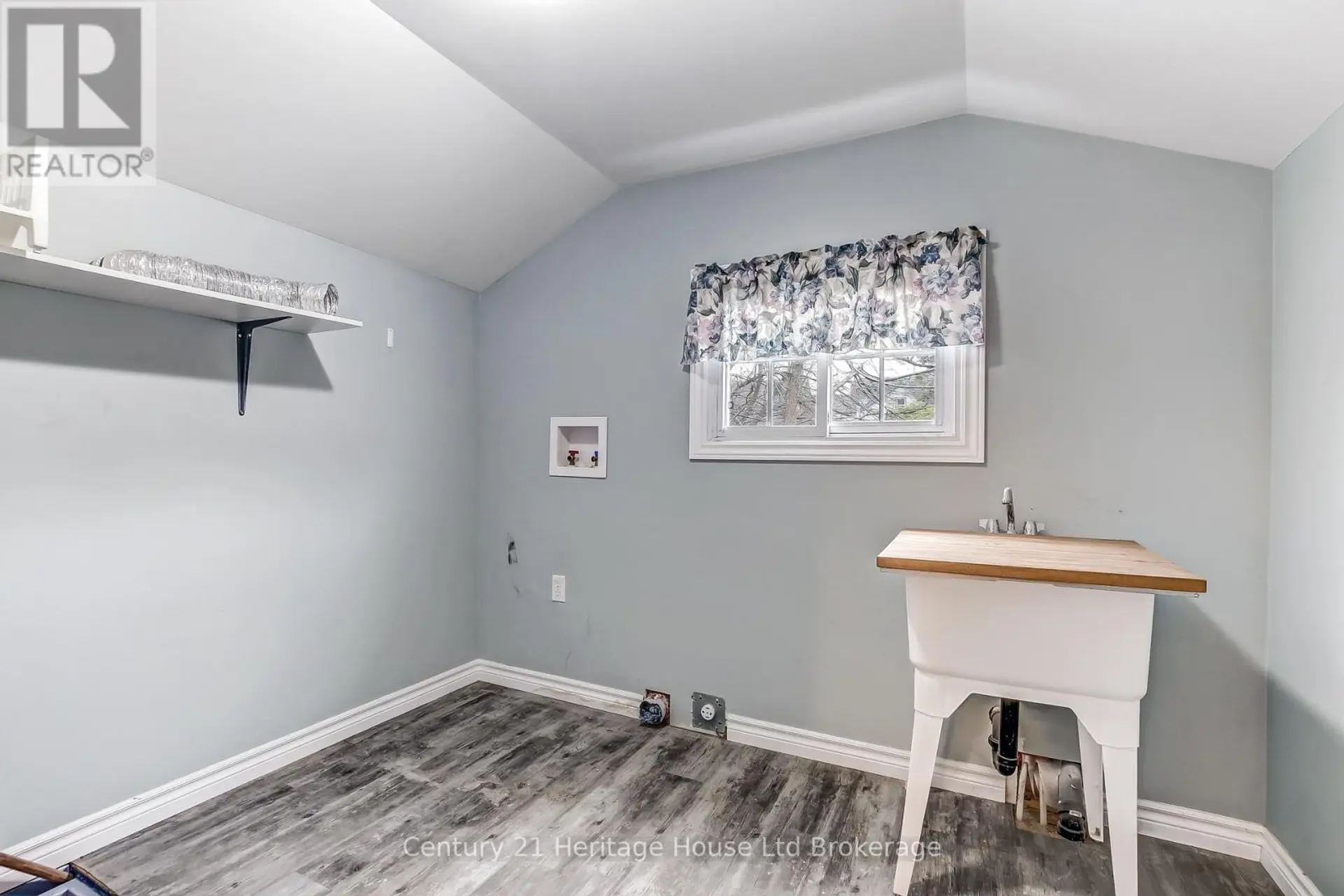 137 WONHAM STREET S - Image 15