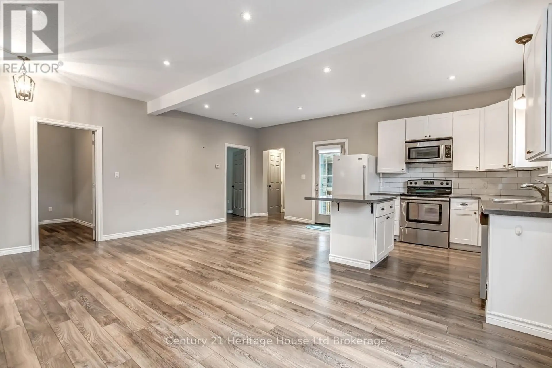 137 WONHAM STREET S - Image 7