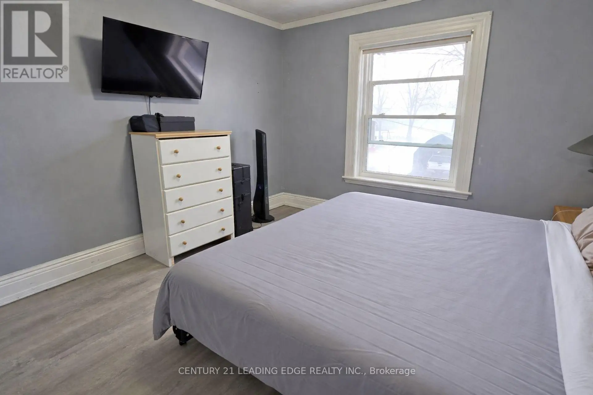 15 GEORGE STREET N - Image 10