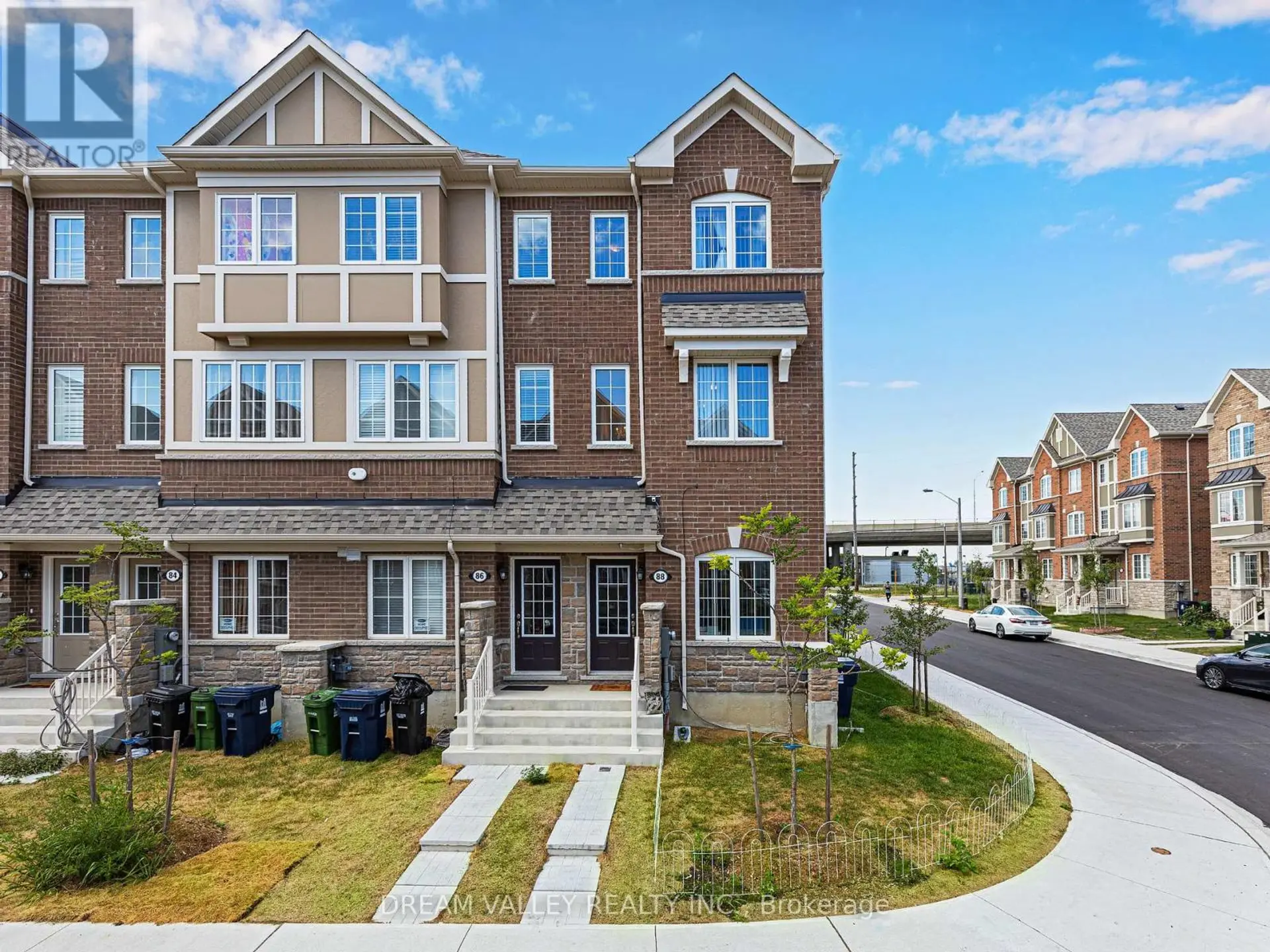88 JOLLY WAY - Image 1