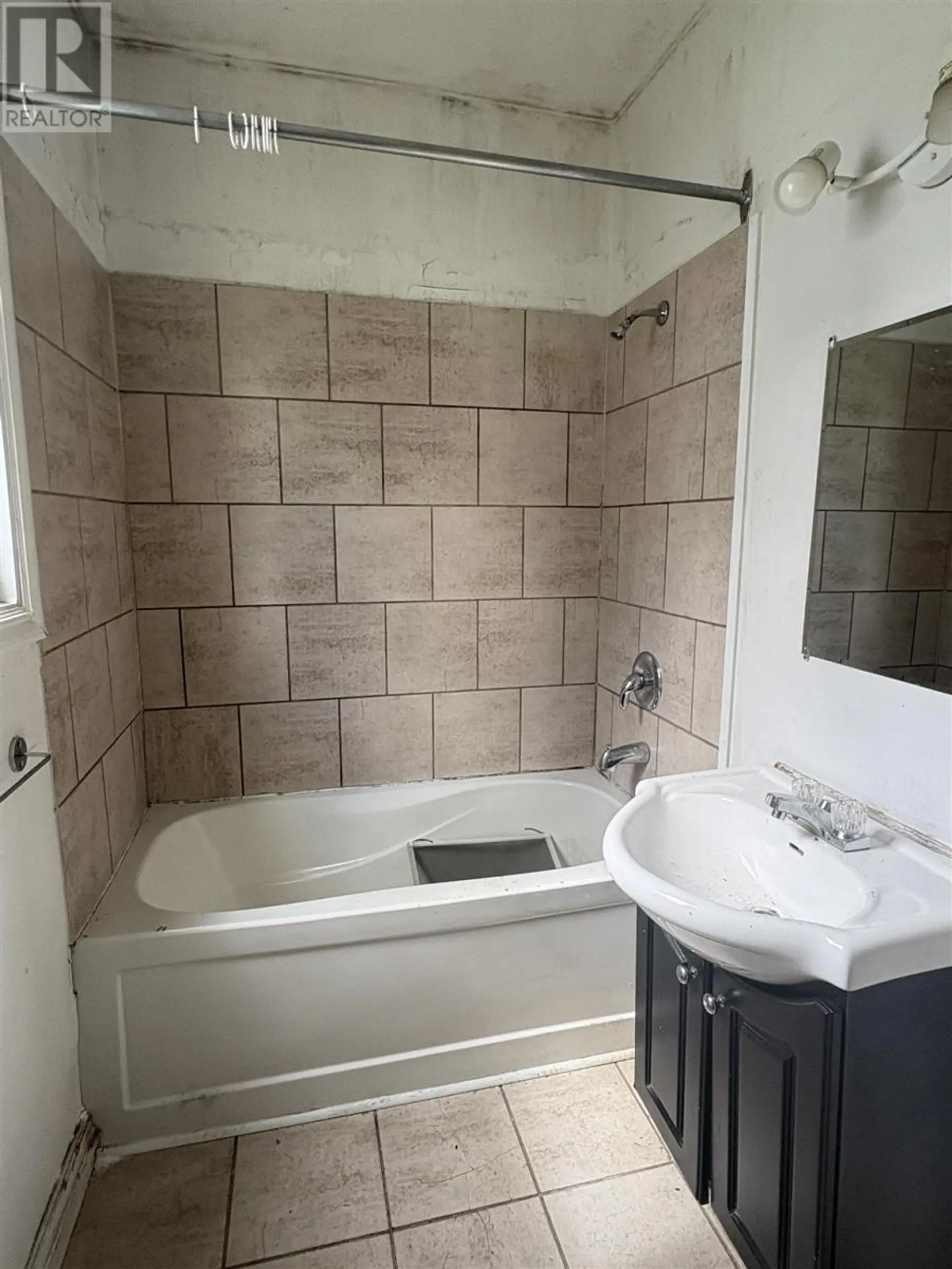 231 BROWN ST - Image 13