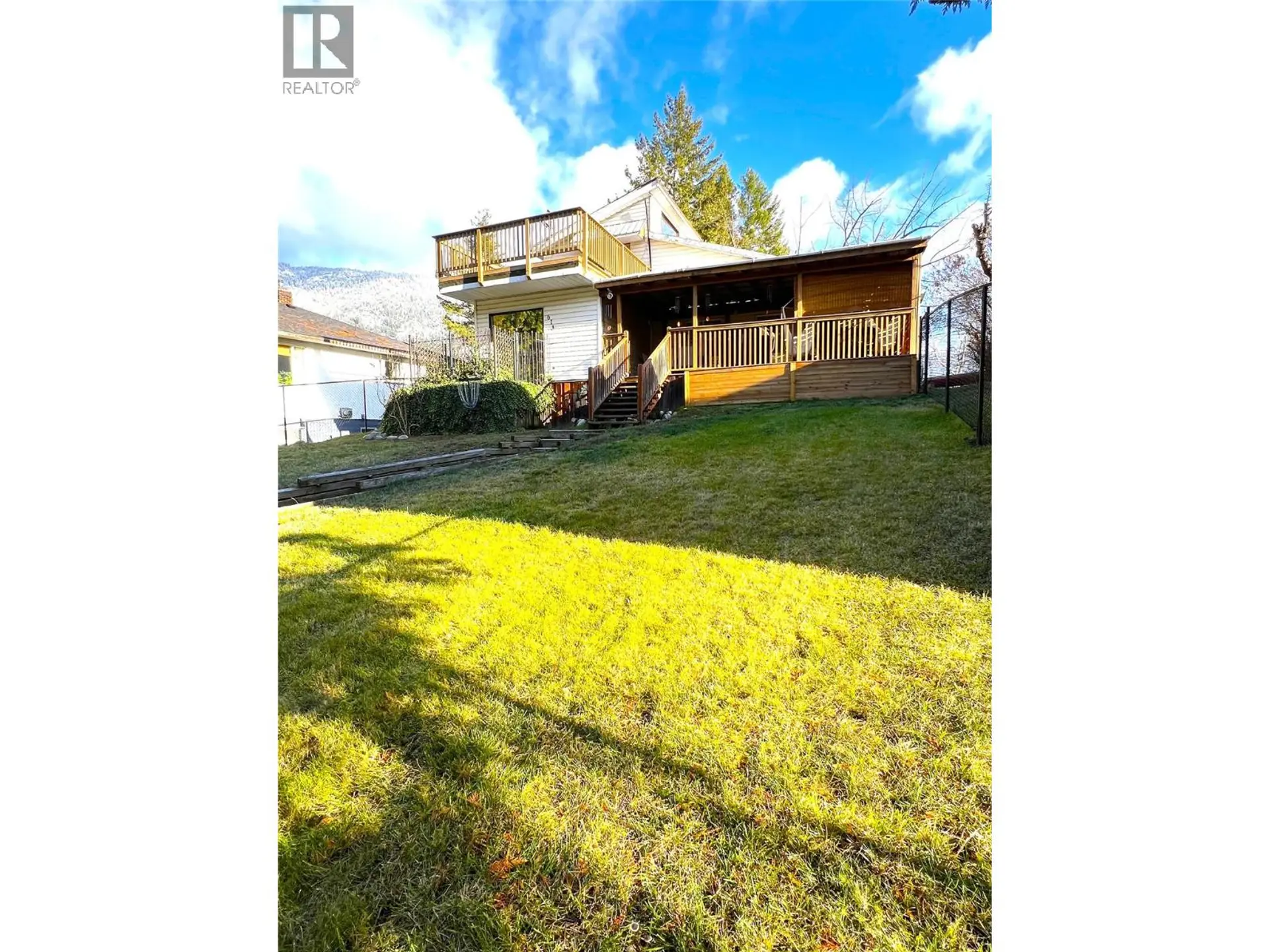 Property at 613 11th Avenue, Castlegar, BC