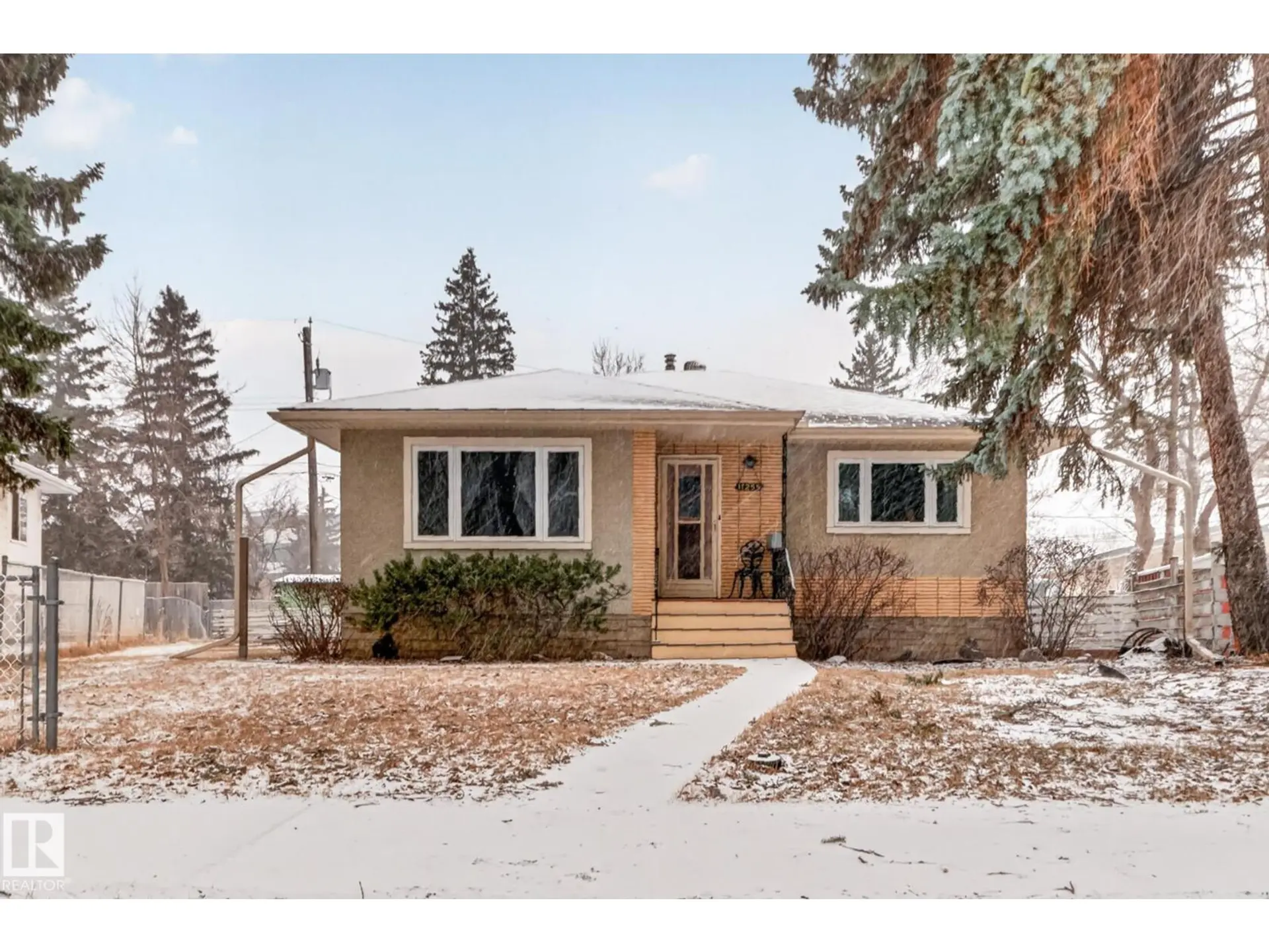 11255 71 AV NW - Image 1