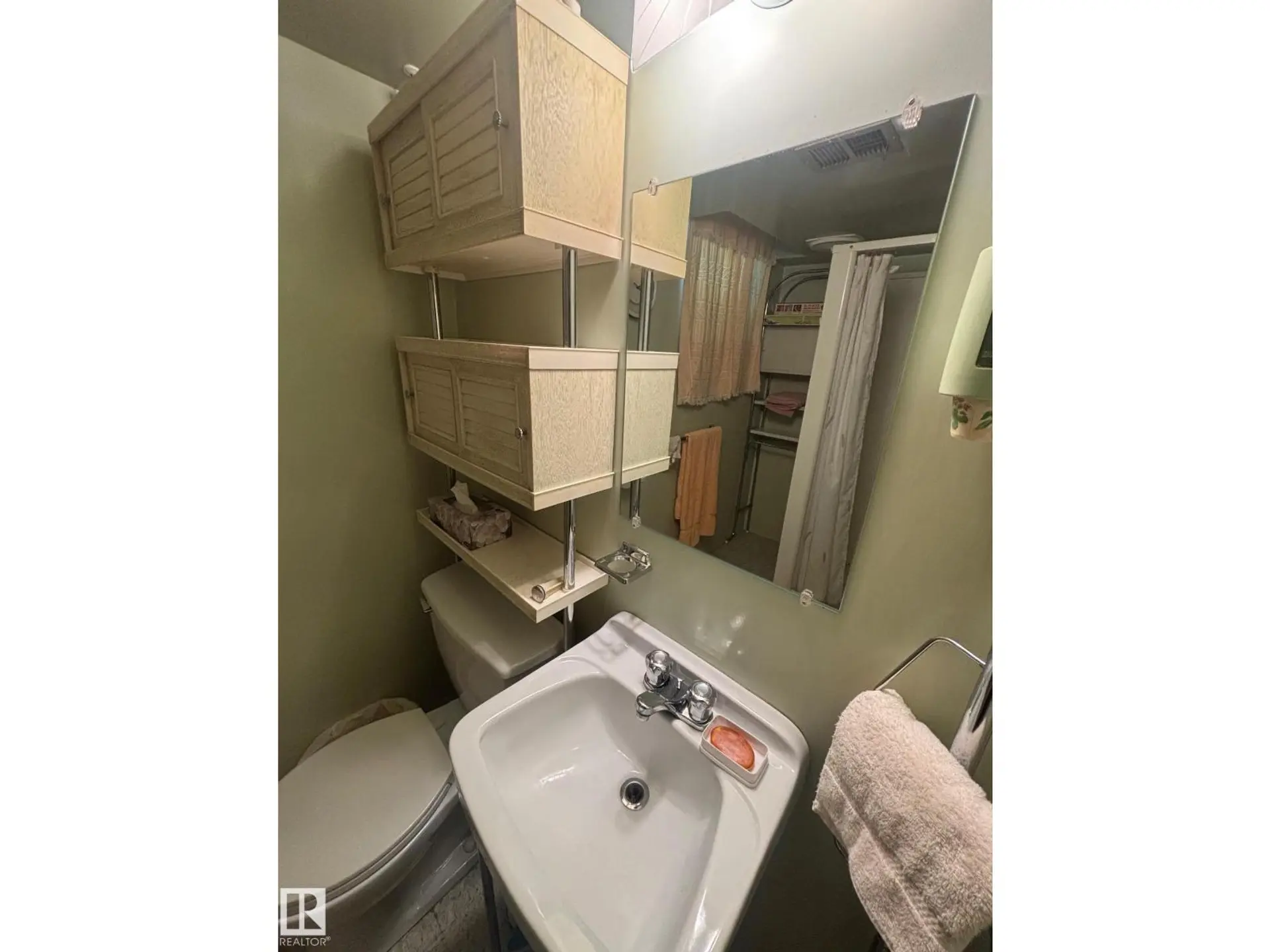 11255 71 AV NW - Image 8