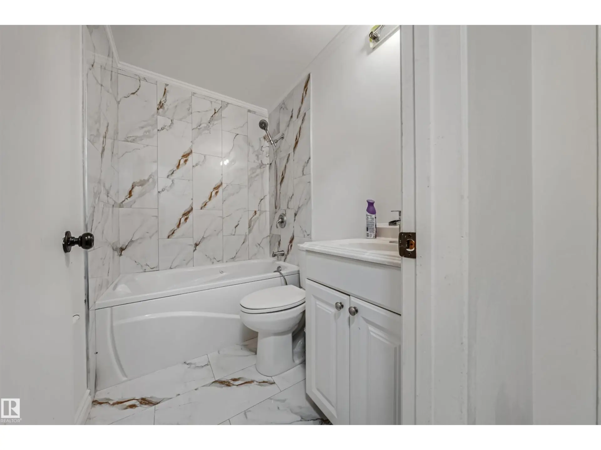 2831 36 ST NW - Image 10