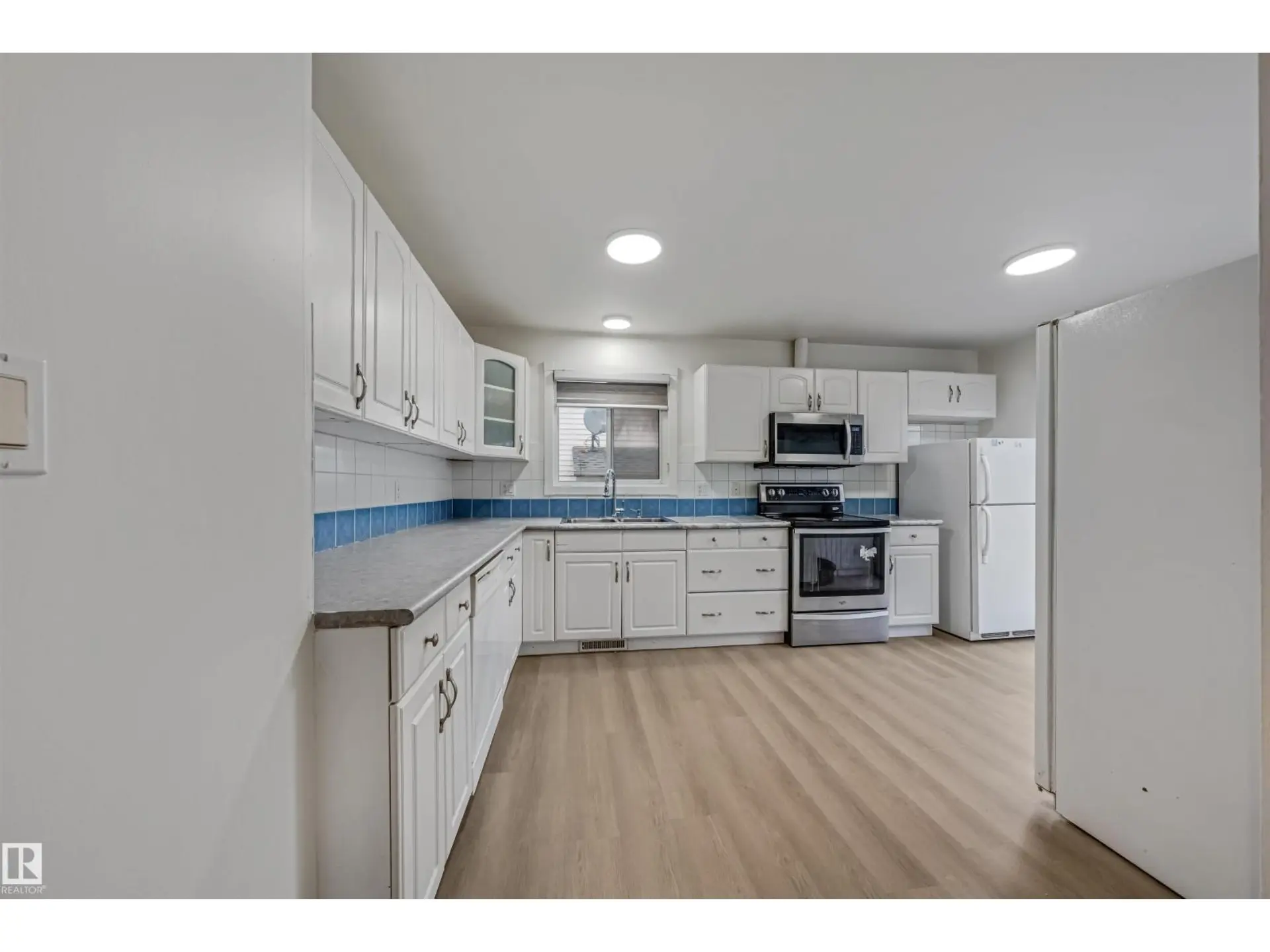 2831 36 ST NW - Image 5