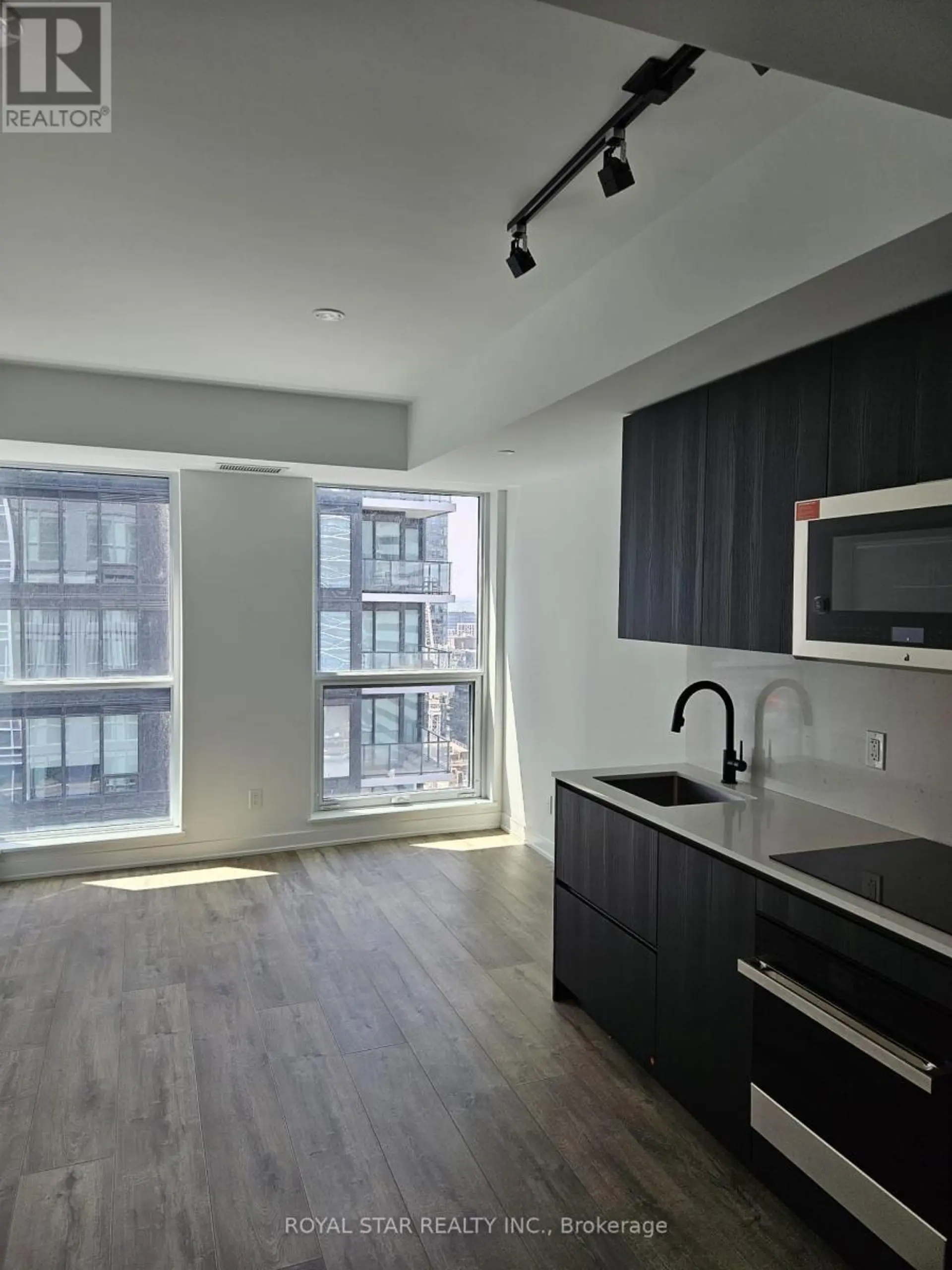 #2205 327 KING STREET W - Image 14