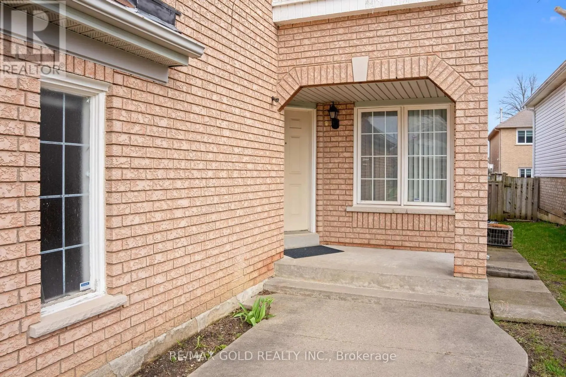 107 SECLUSION CRESCENT - Image 2