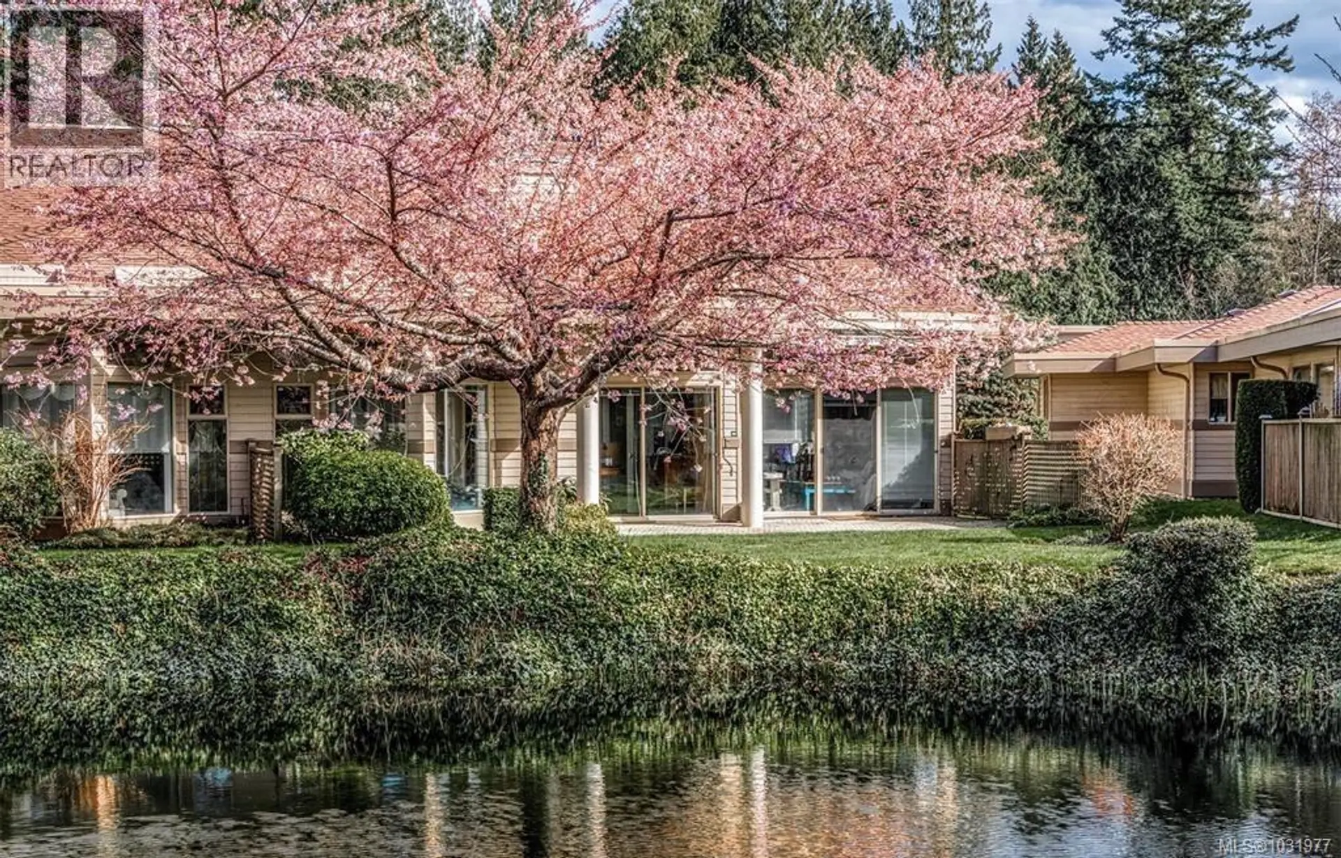 Property at 823 Lakes Blvd, Parksville, BC