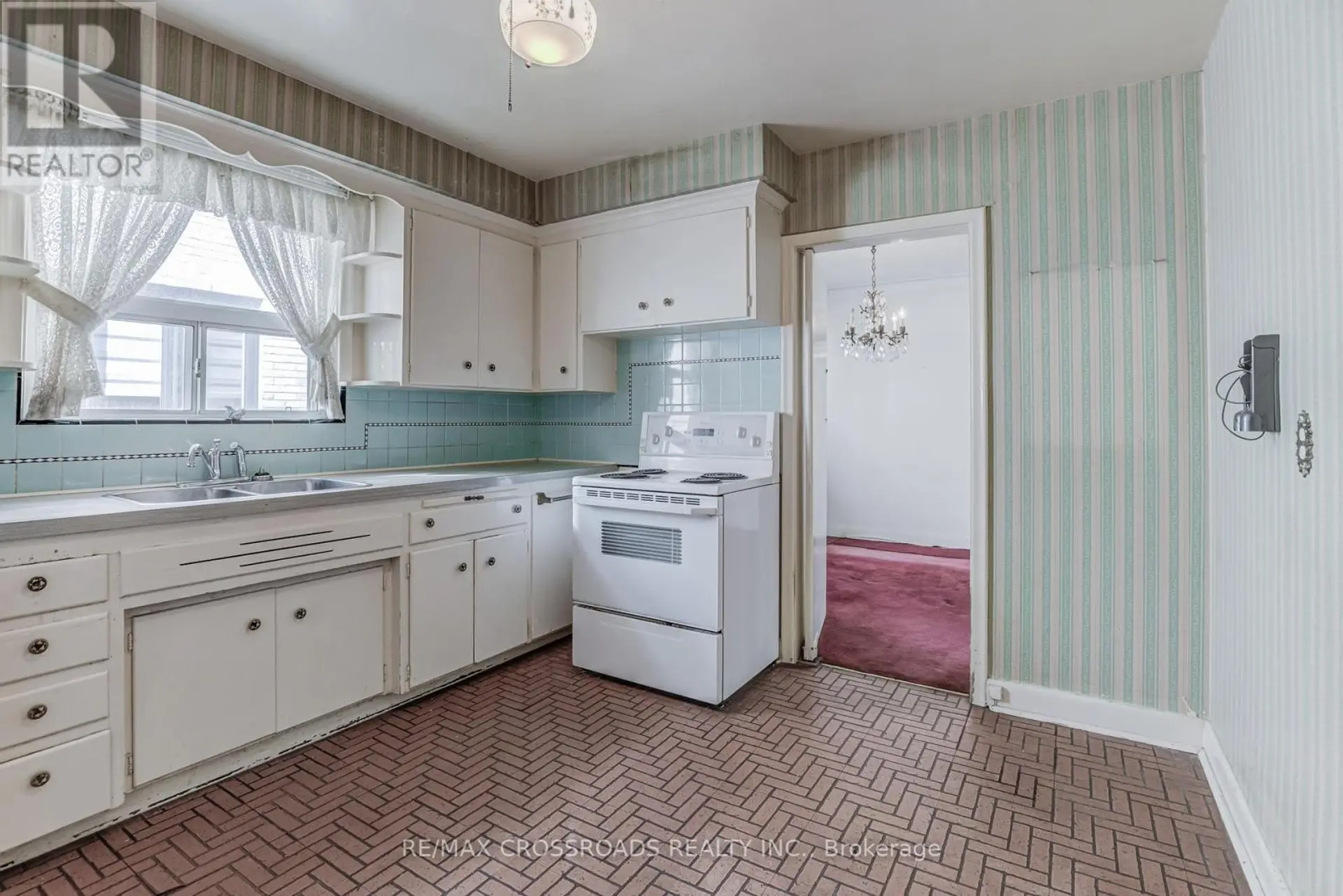 156 FLORENCE AVENUE - Image 6