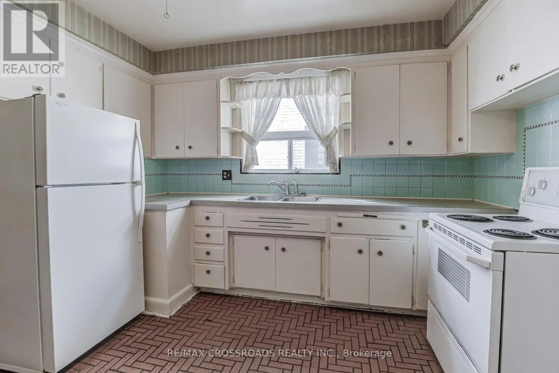156 FLORENCE AVENUE - Image 7