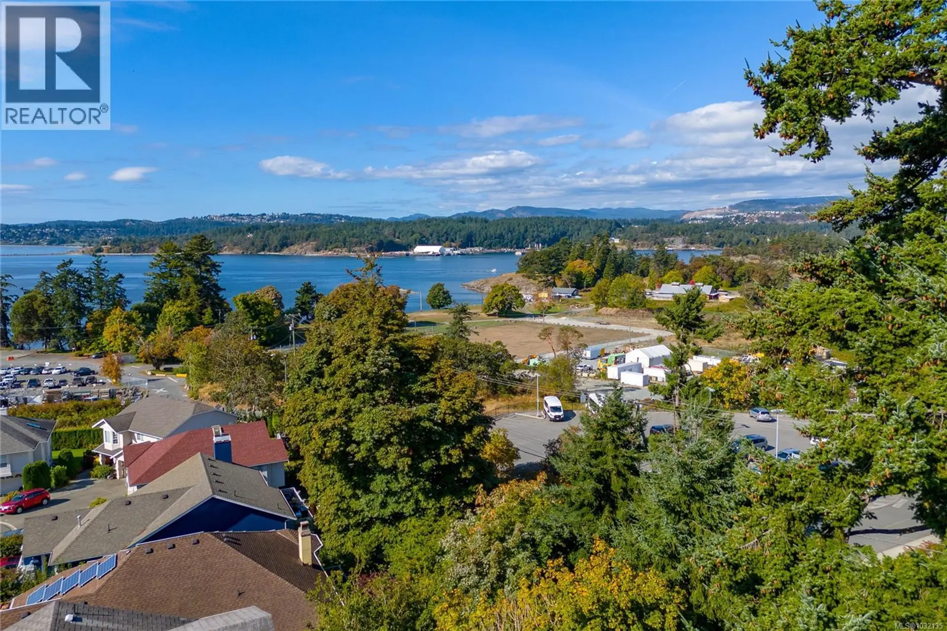 Property at 715 LUSCOMBE PL, Esquimalt, BC