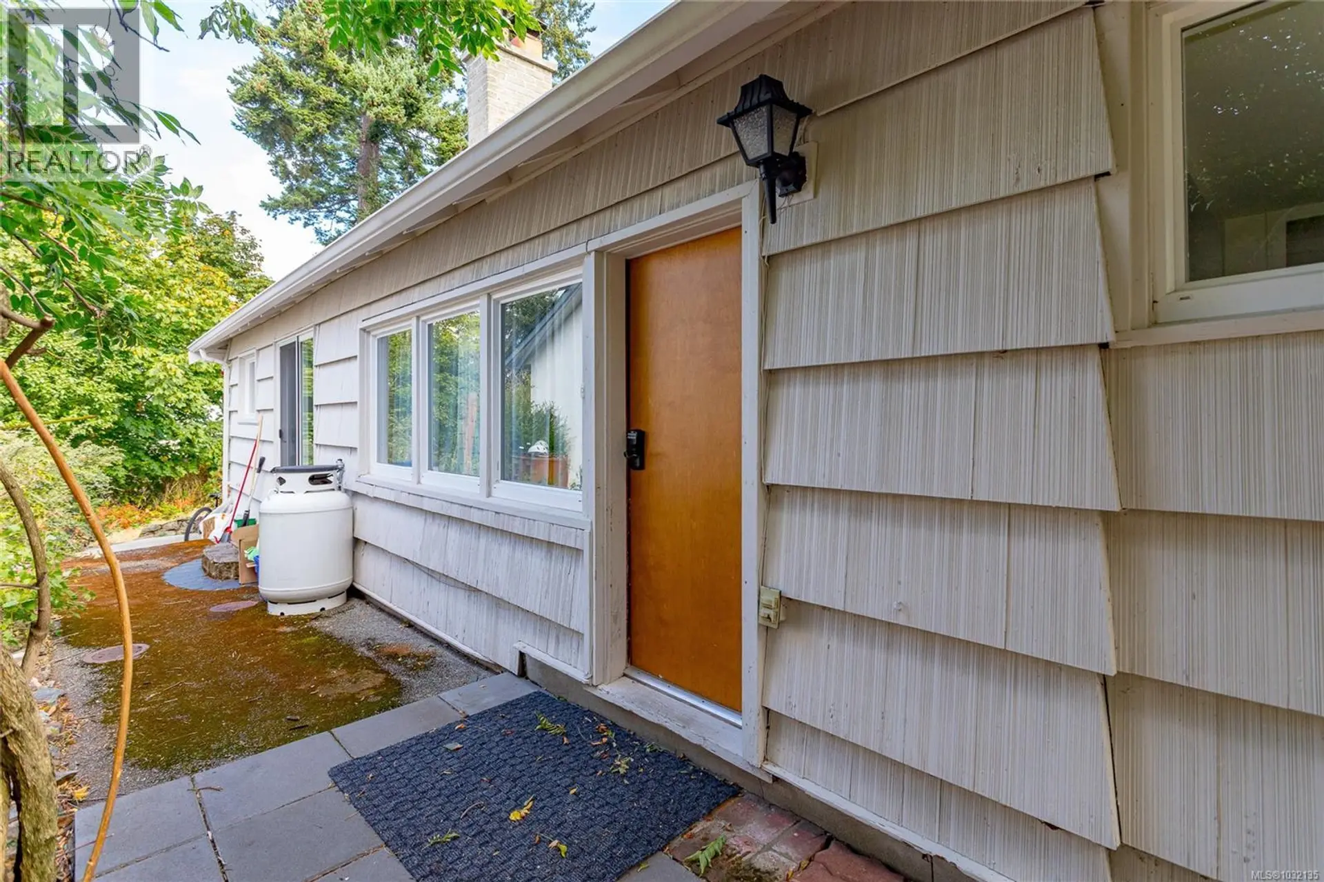 Property at 715 LUSCOMBE PL, Esquimalt, BC