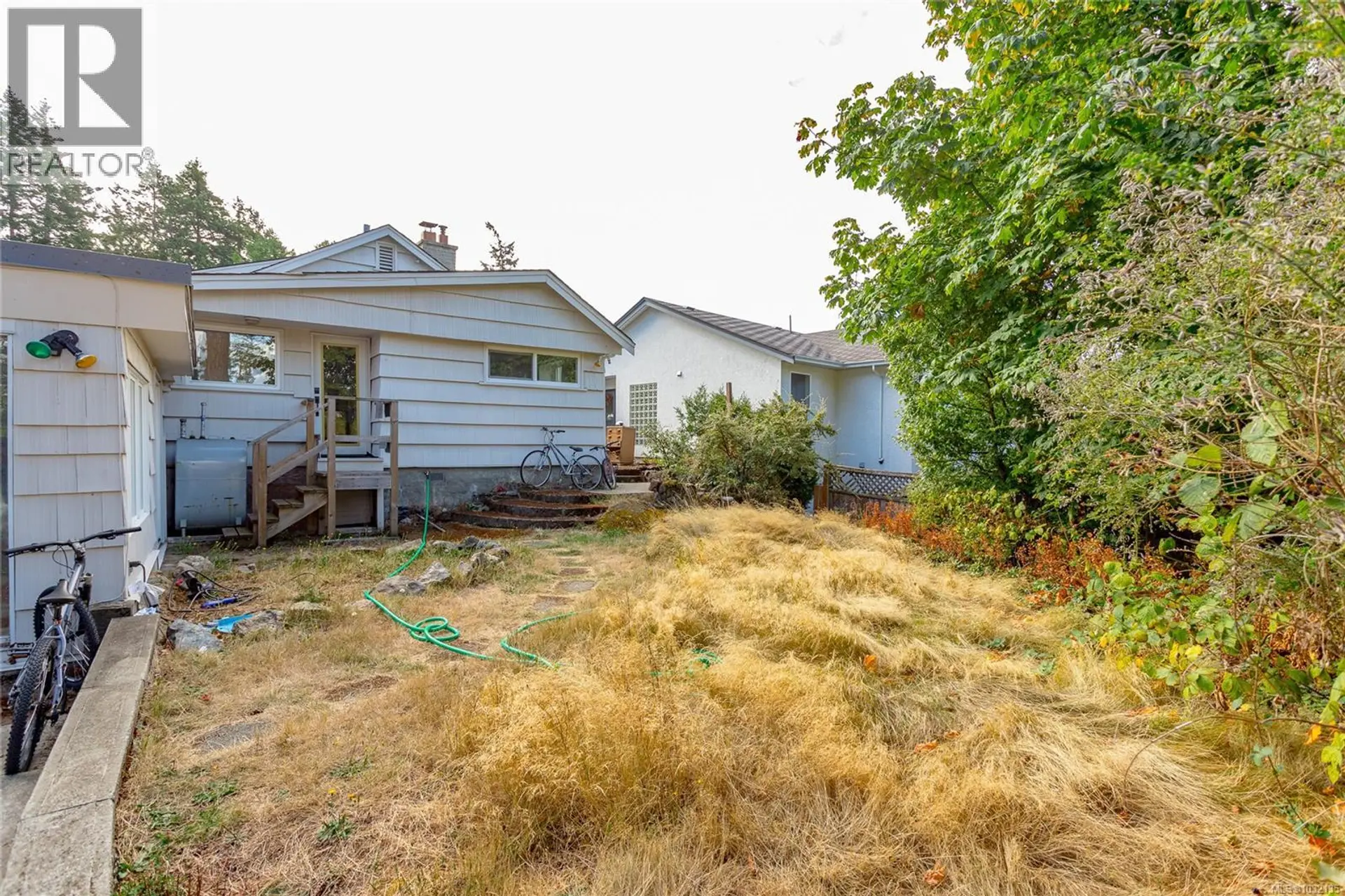 Property at 715 LUSCOMBE PL, Esquimalt, BC