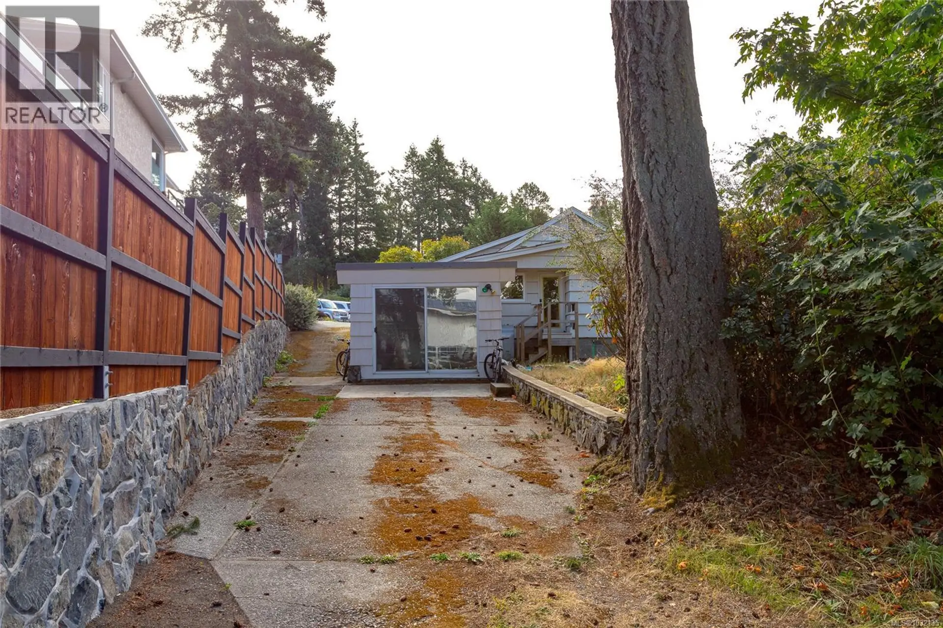 Property at 715 LUSCOMBE PL, Esquimalt, BC