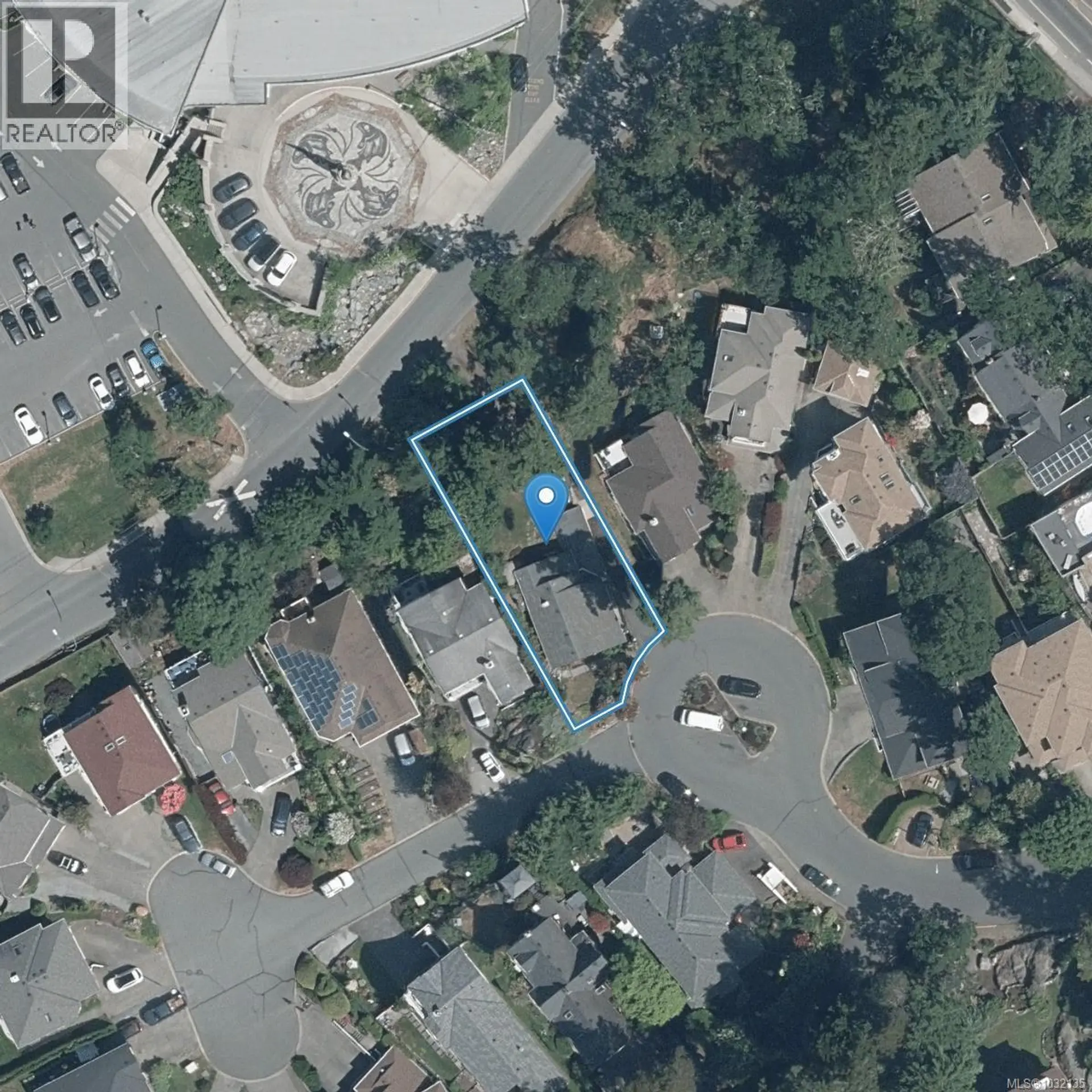 Property at 715 LUSCOMBE PL, Esquimalt, BC