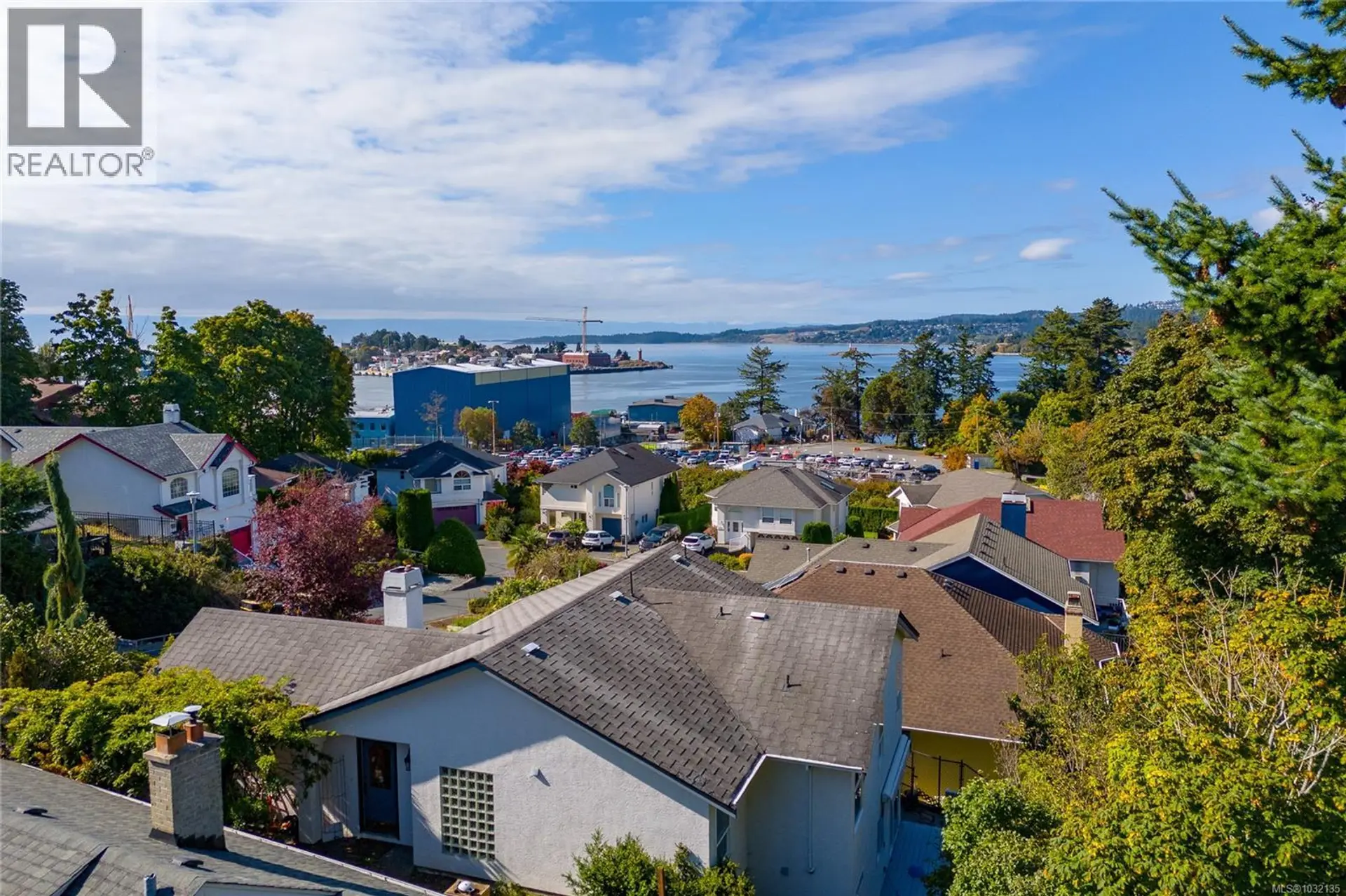 Property at 715 LUSCOMBE PL, Esquimalt, BC