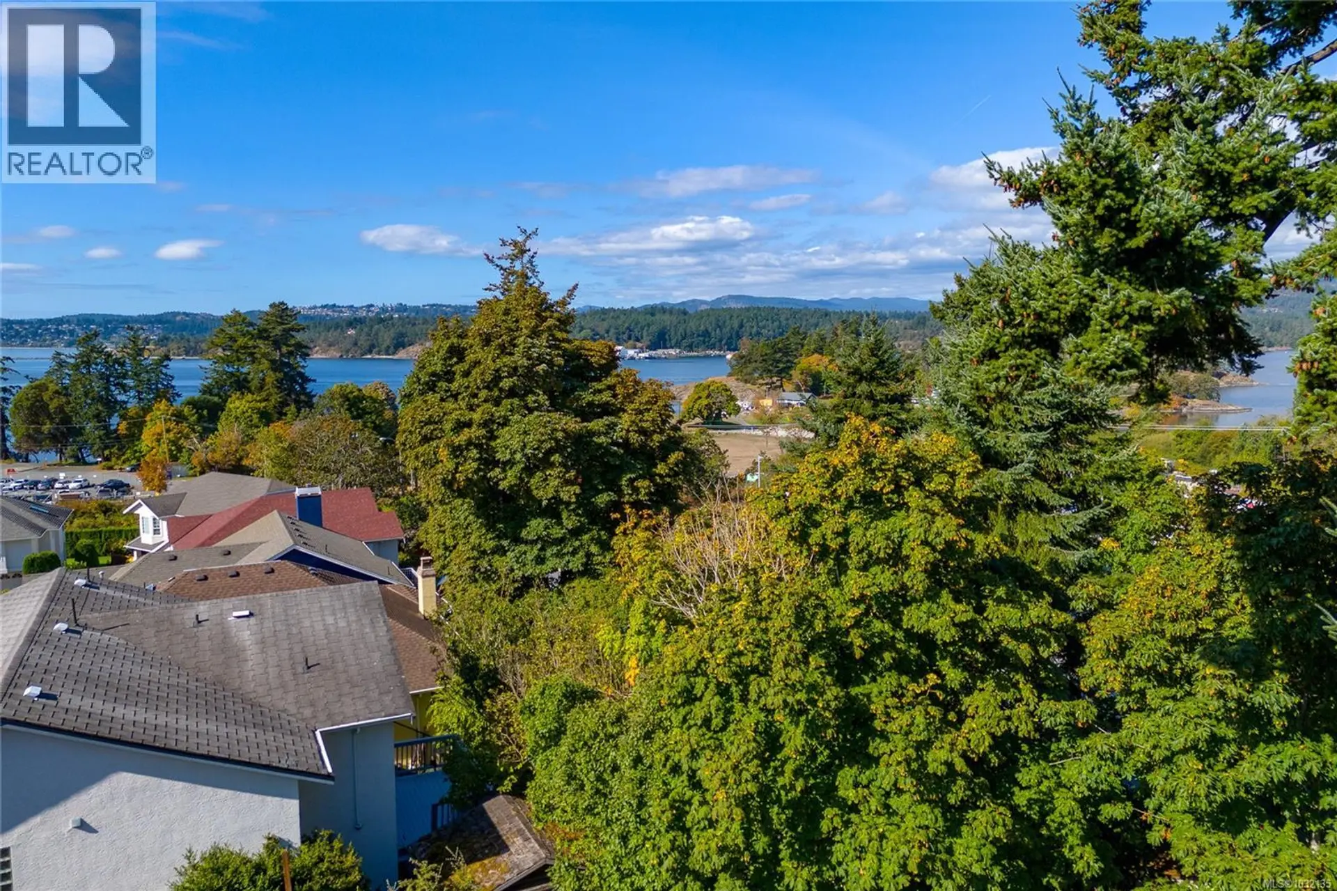 Property at 715 LUSCOMBE PL, Esquimalt, BC