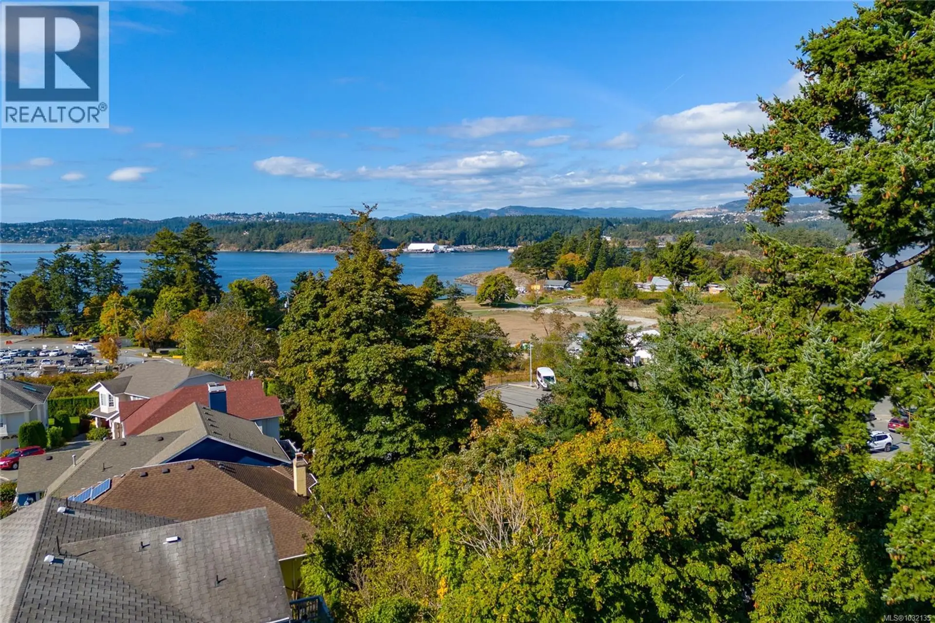 Property at 715 LUSCOMBE PL, Esquimalt, BC