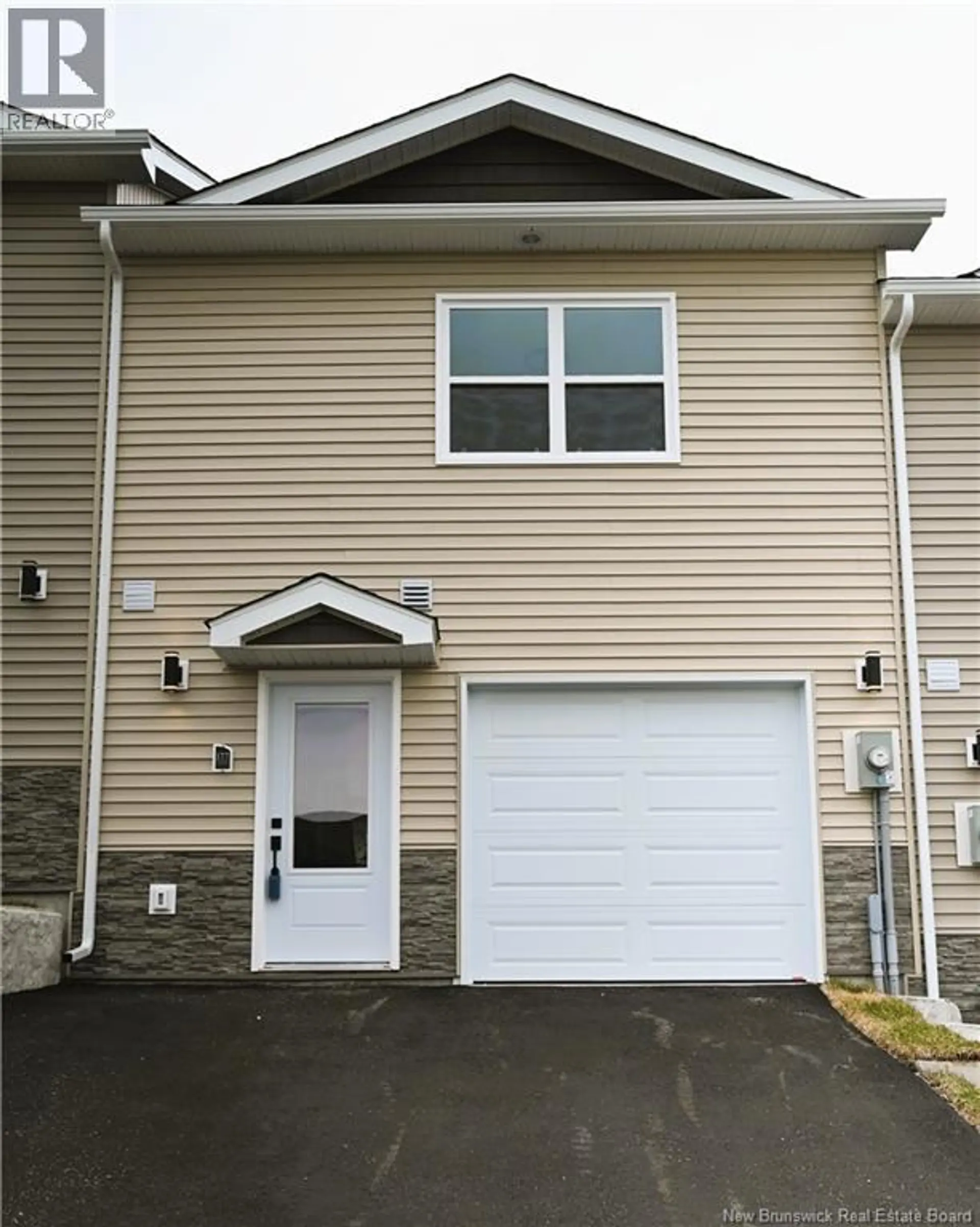 177 ARLINGTON CRESCENT - Image 2