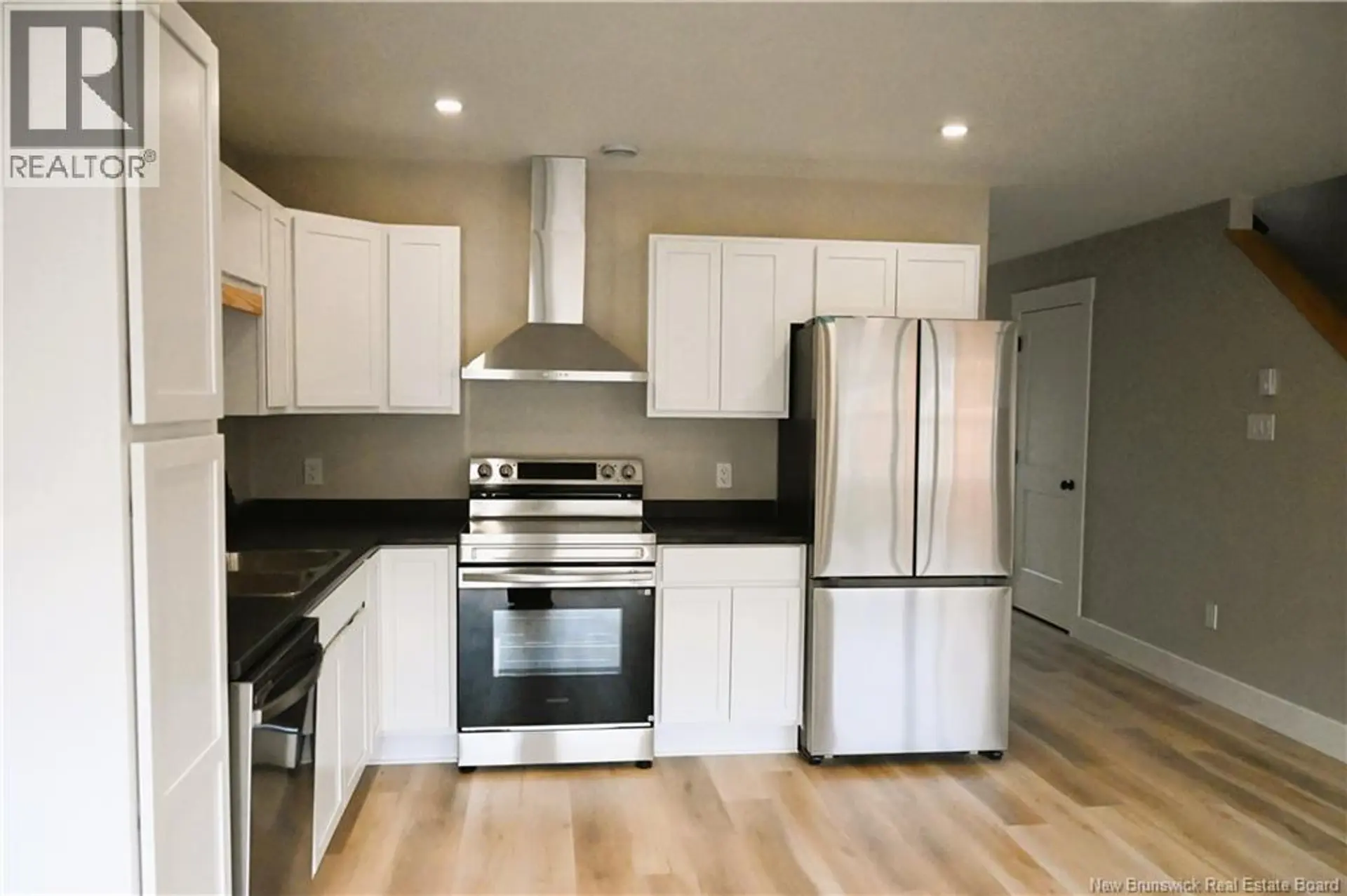 177 ARLINGTON CRESCENT - Image 4