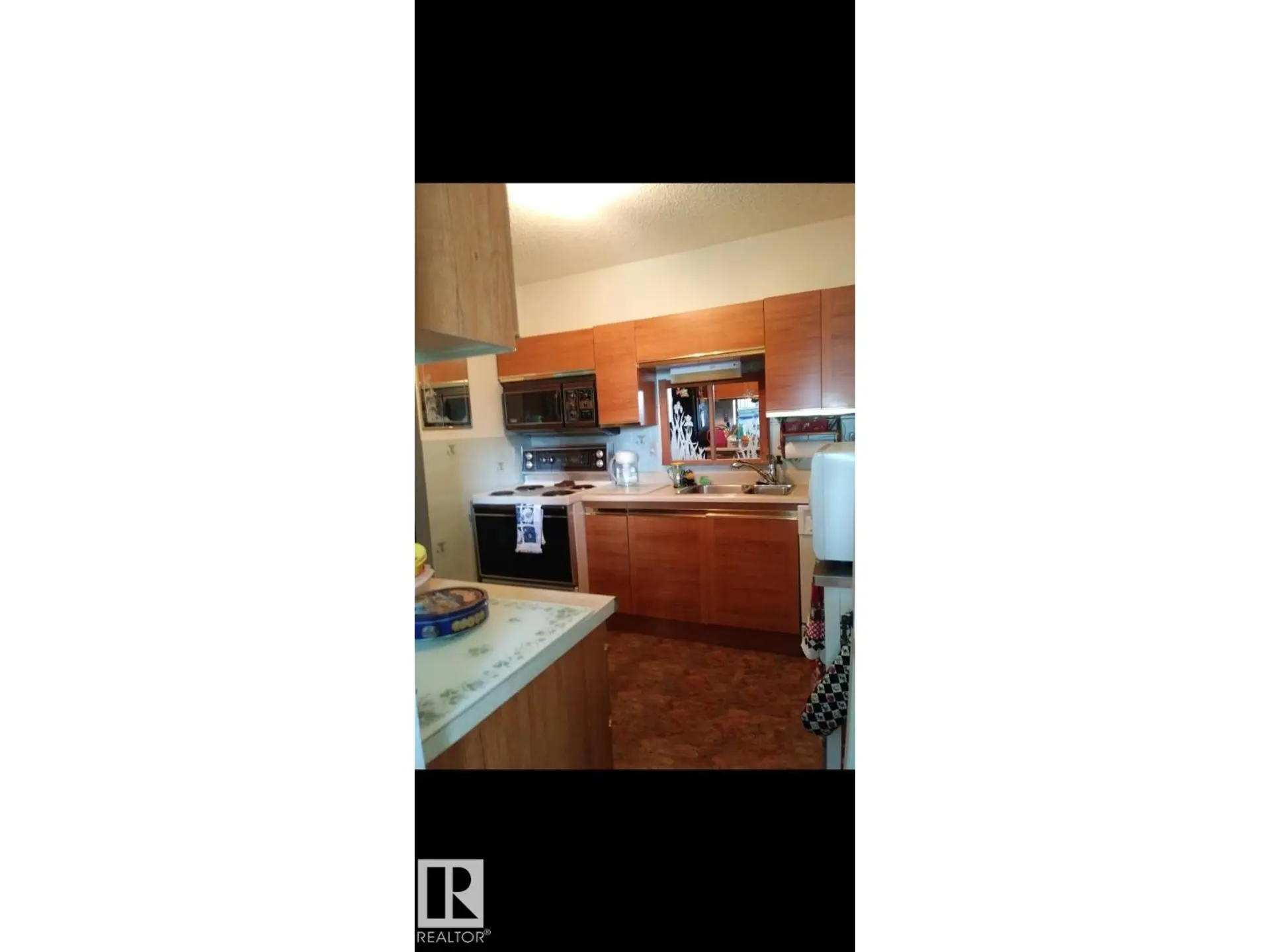 #401 10743 107 ST NW NW - Image 12
