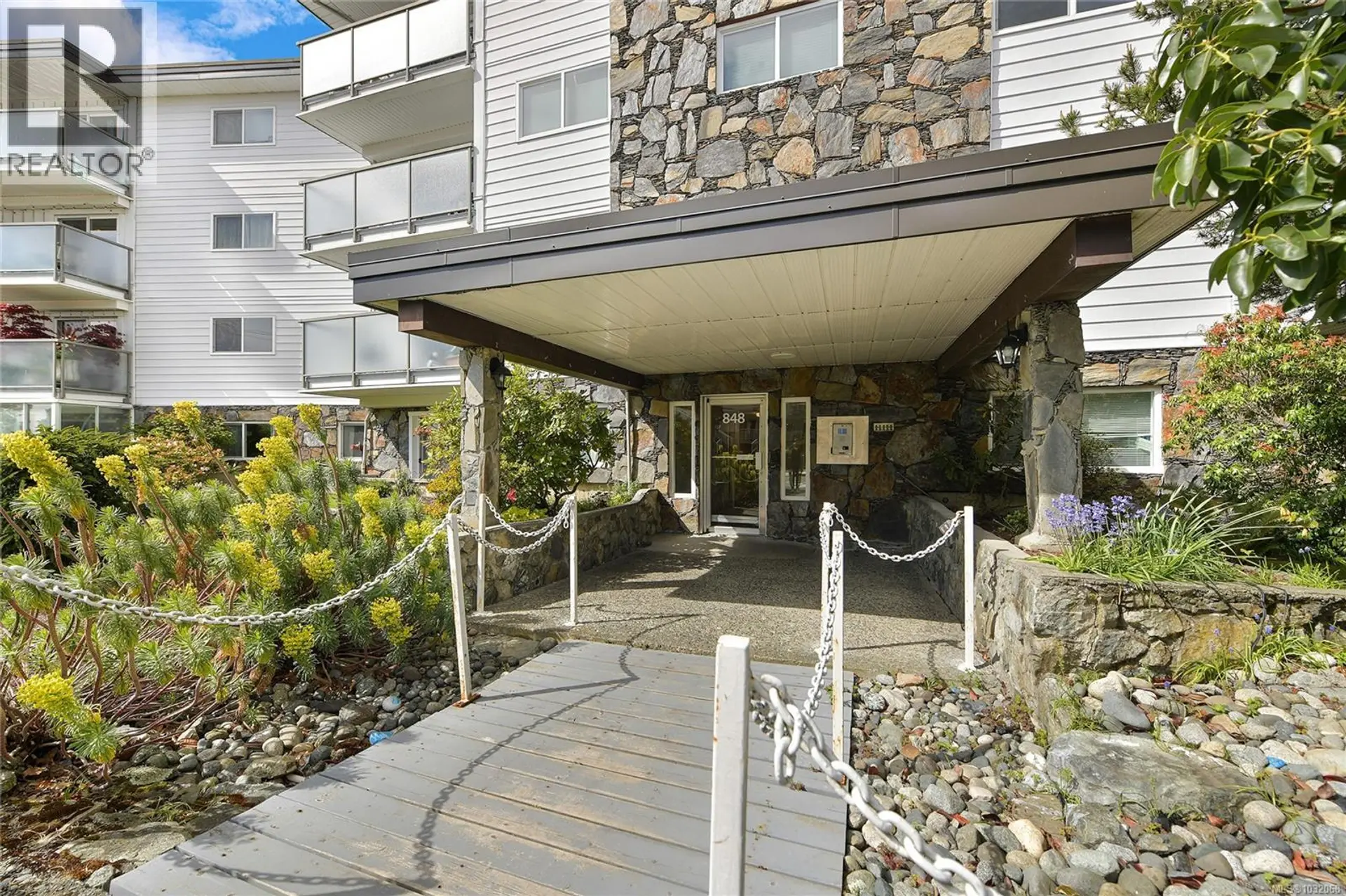 Property at #7 848 ESQUIMALT RD, Esquimalt, BC