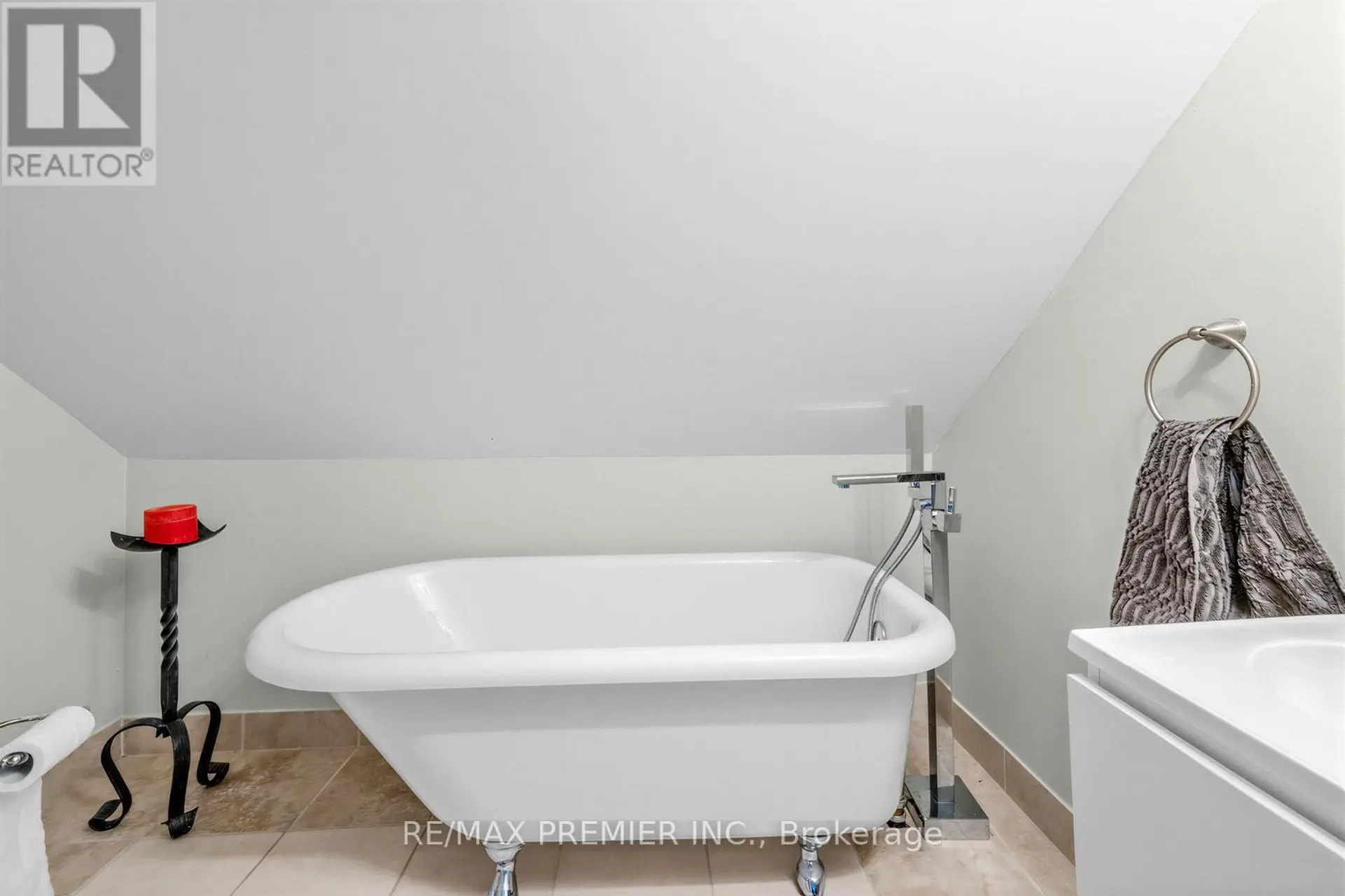 144 WESTLAKE AVENUE - Image 15