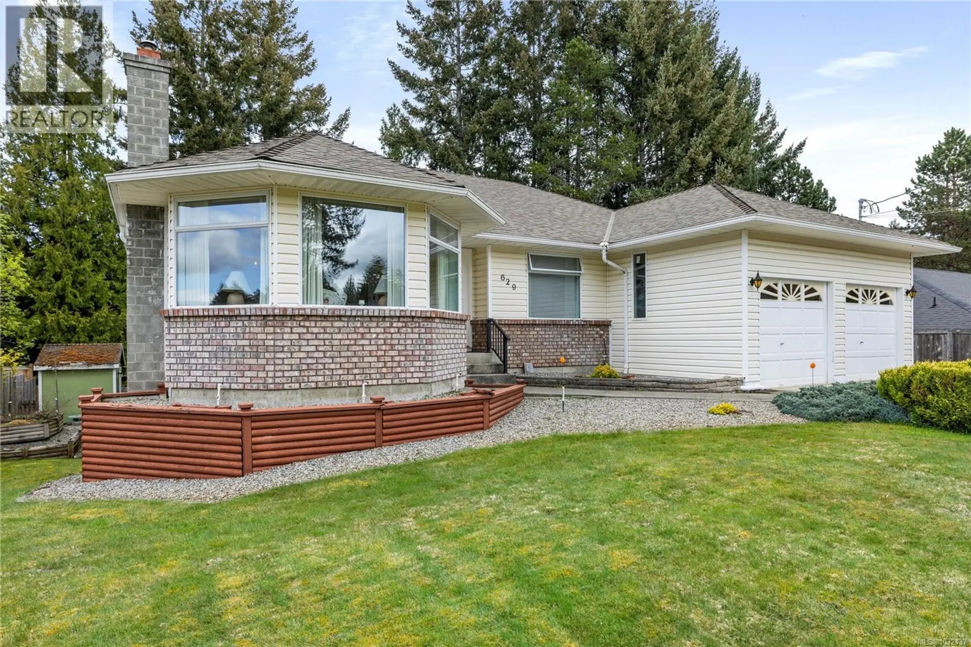 Property at 629 Dogwood Rd, Qualicum Beach, BC