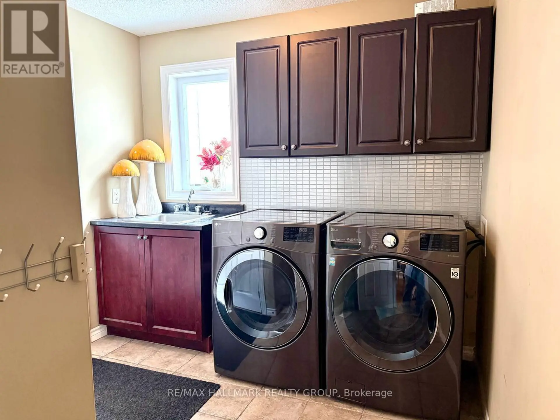 9 BLACKSHIRE CIRCLE - Image 19