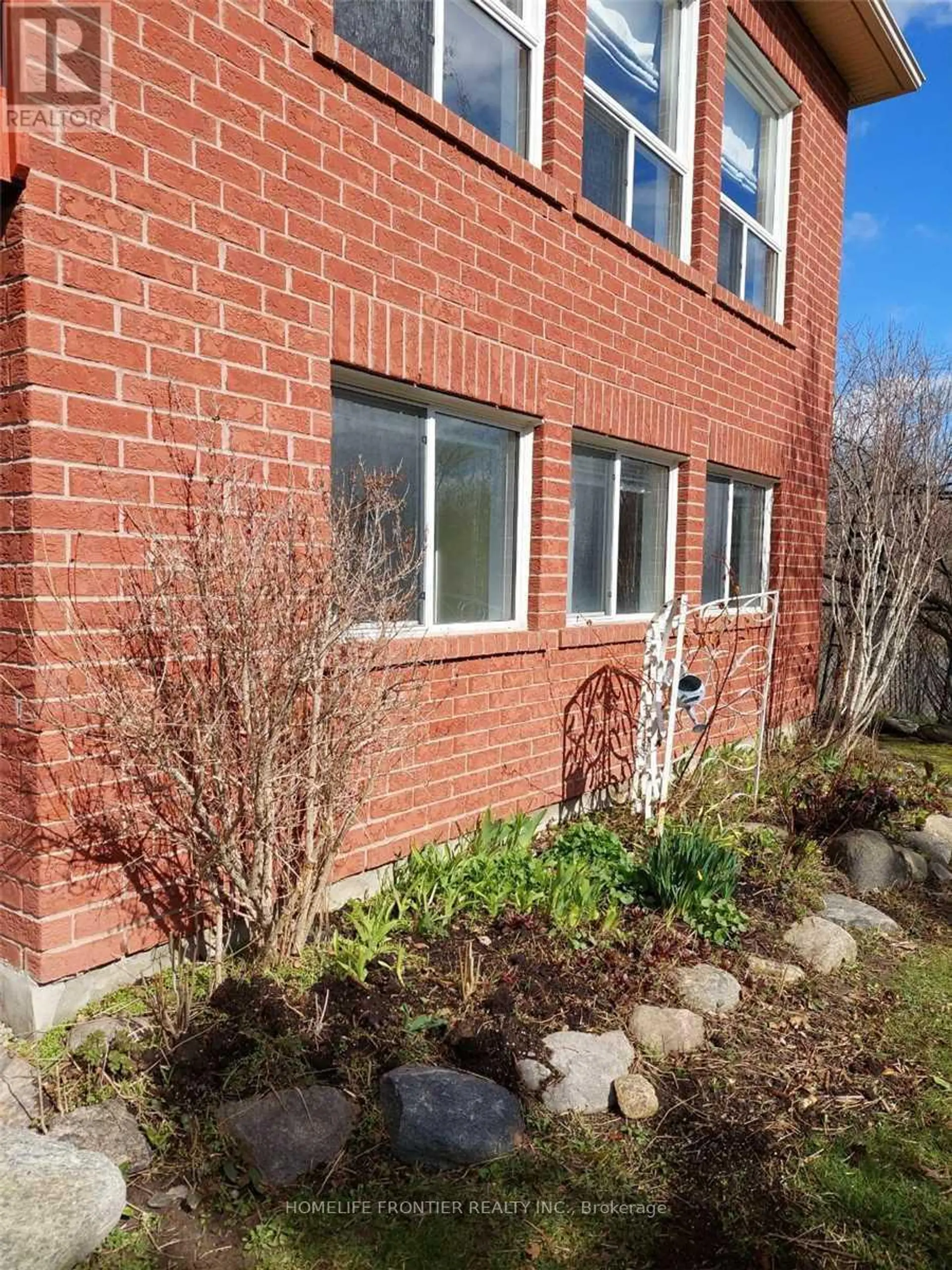 1906 WEBSTER BOULEVARD W - Image 13