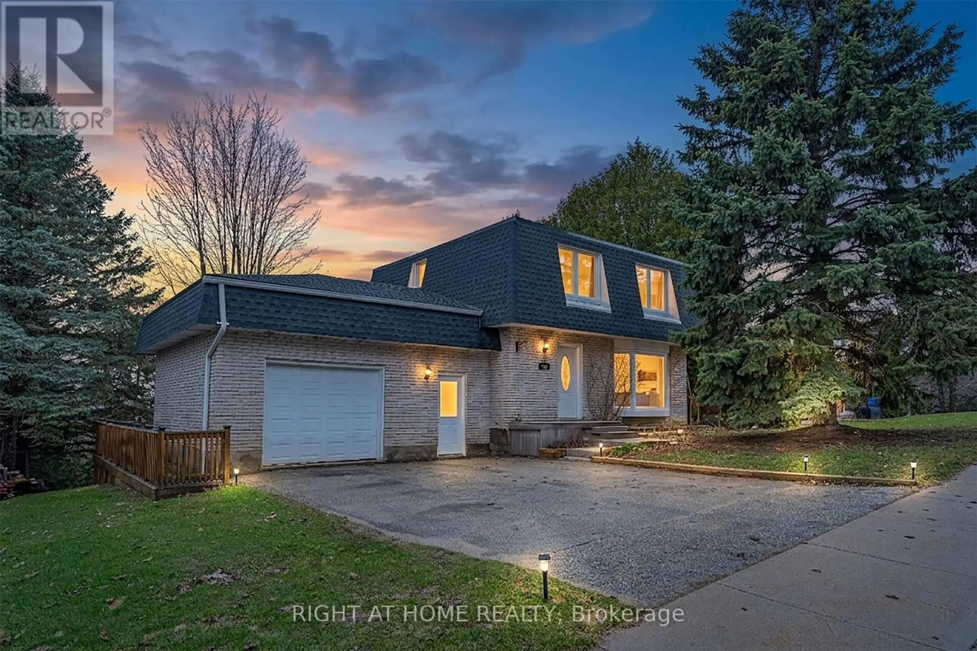 384 COUNTESS STREET N - Image 1