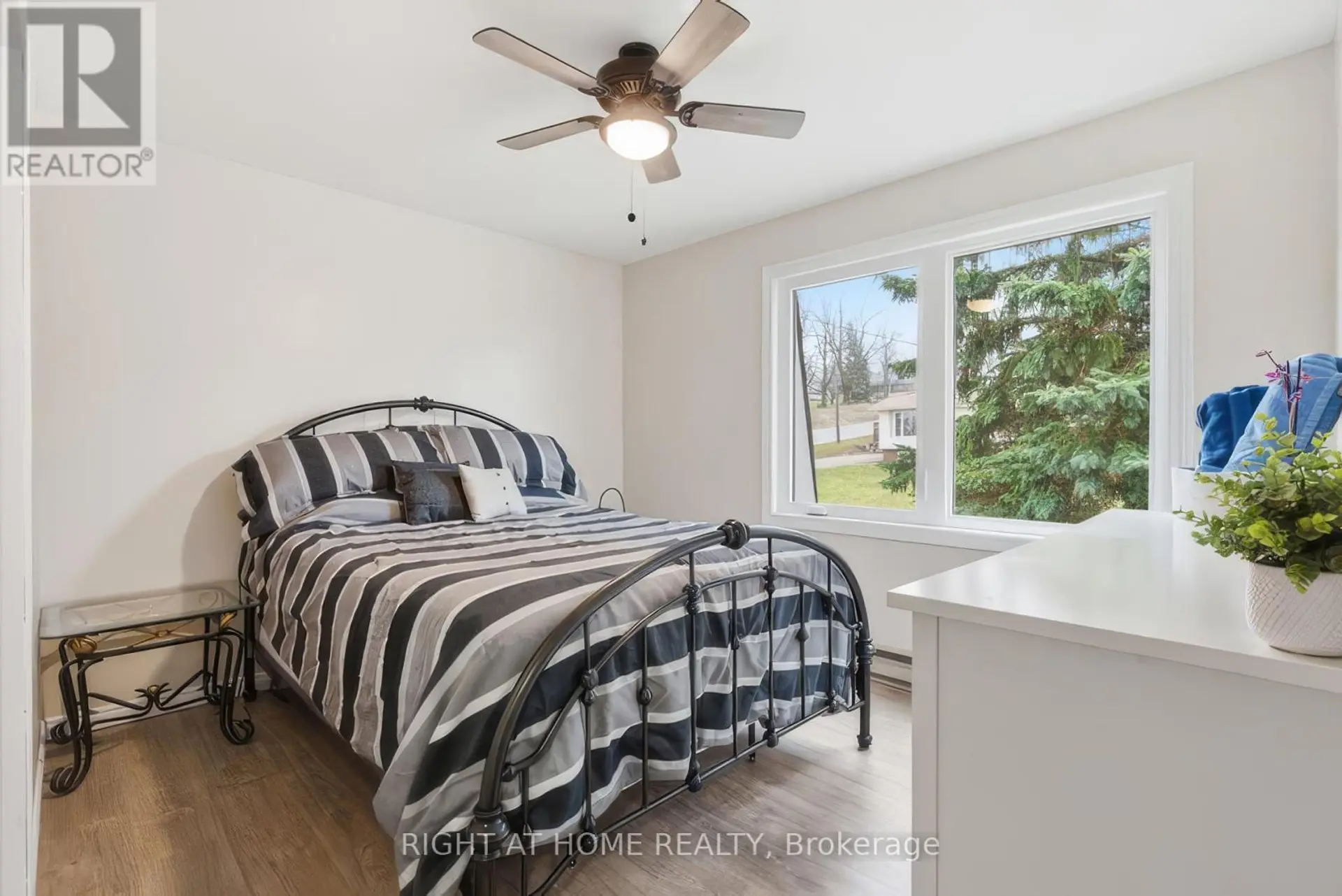 384 COUNTESS STREET N - Image 13