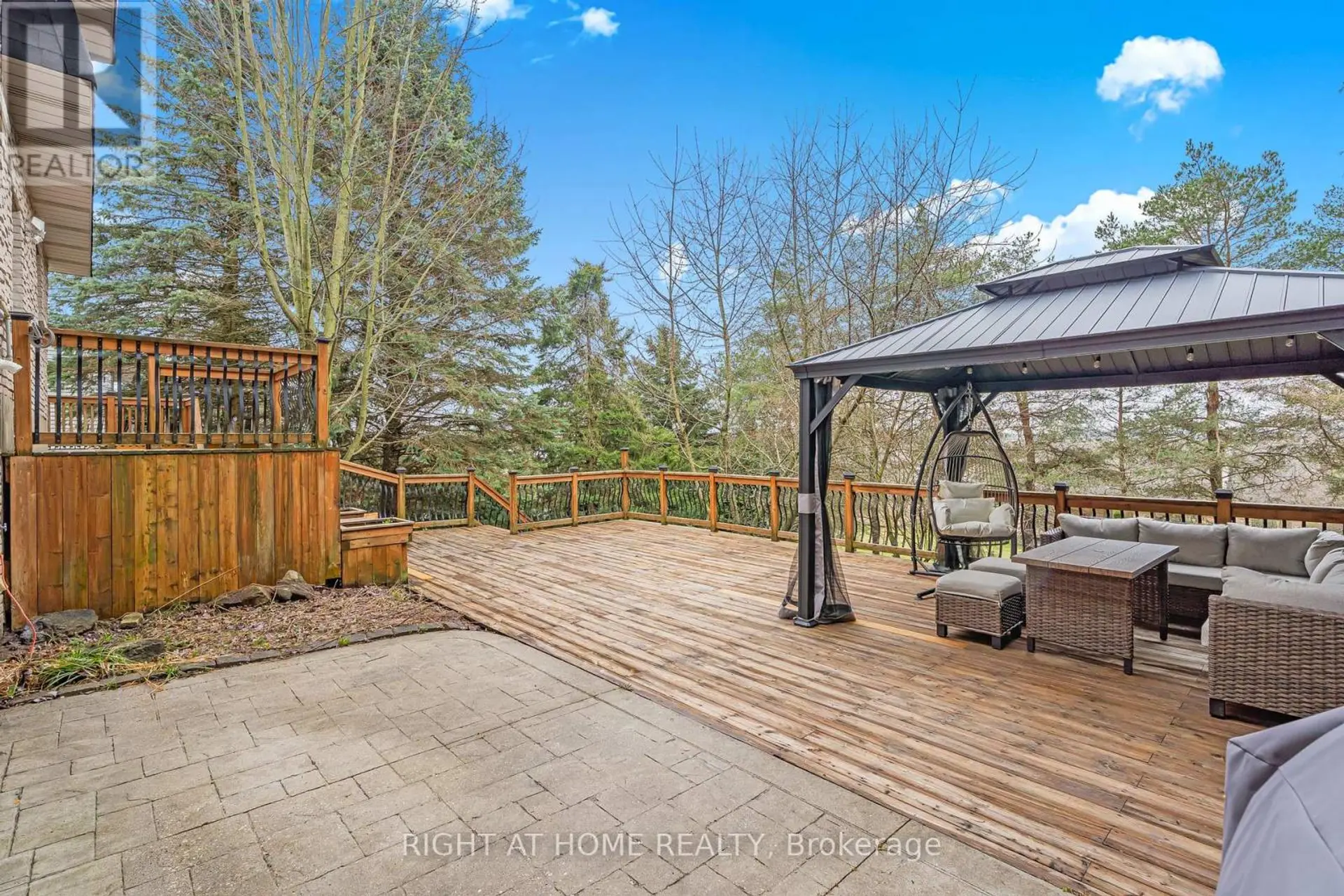 384 COUNTESS STREET N - Image 16
