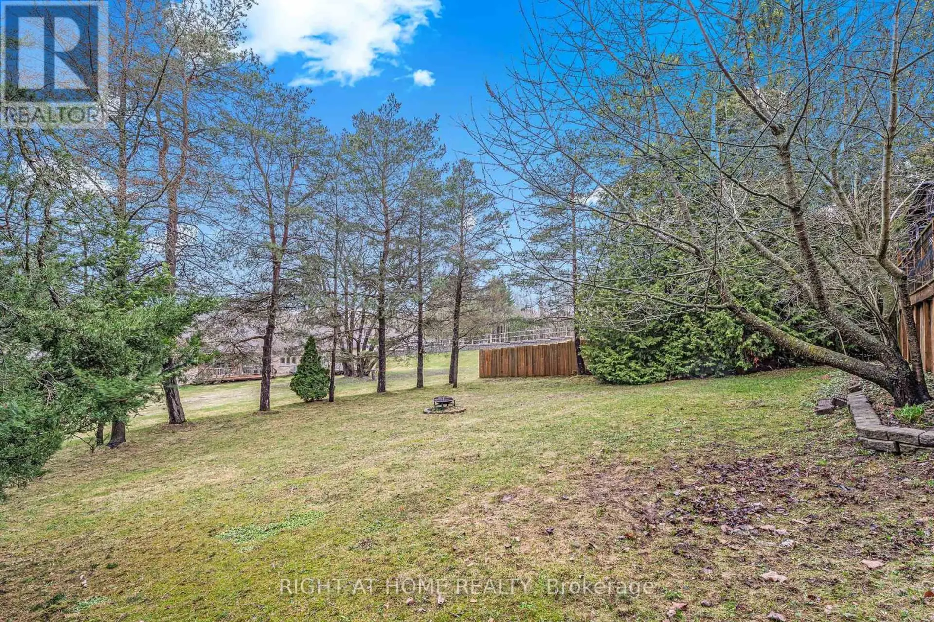 384 COUNTESS STREET N - Image 17