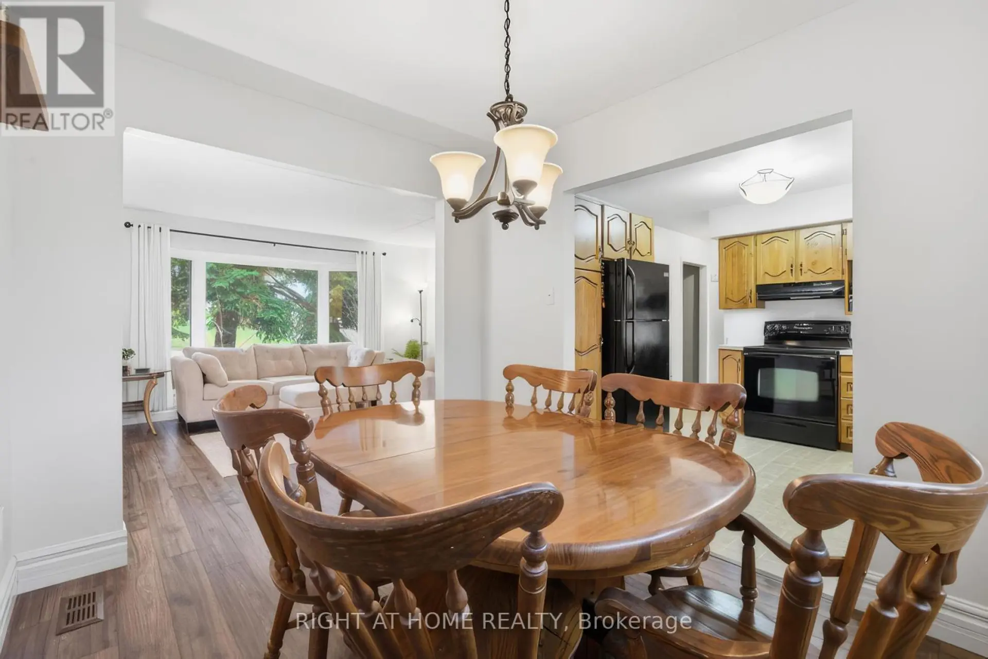 384 COUNTESS STREET N - Image 6