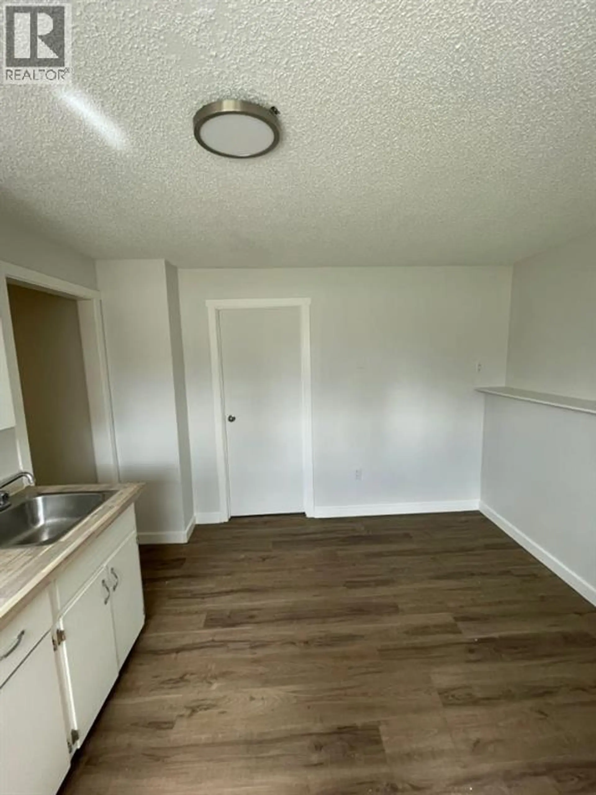 10132 102 AVENUE - Image 8