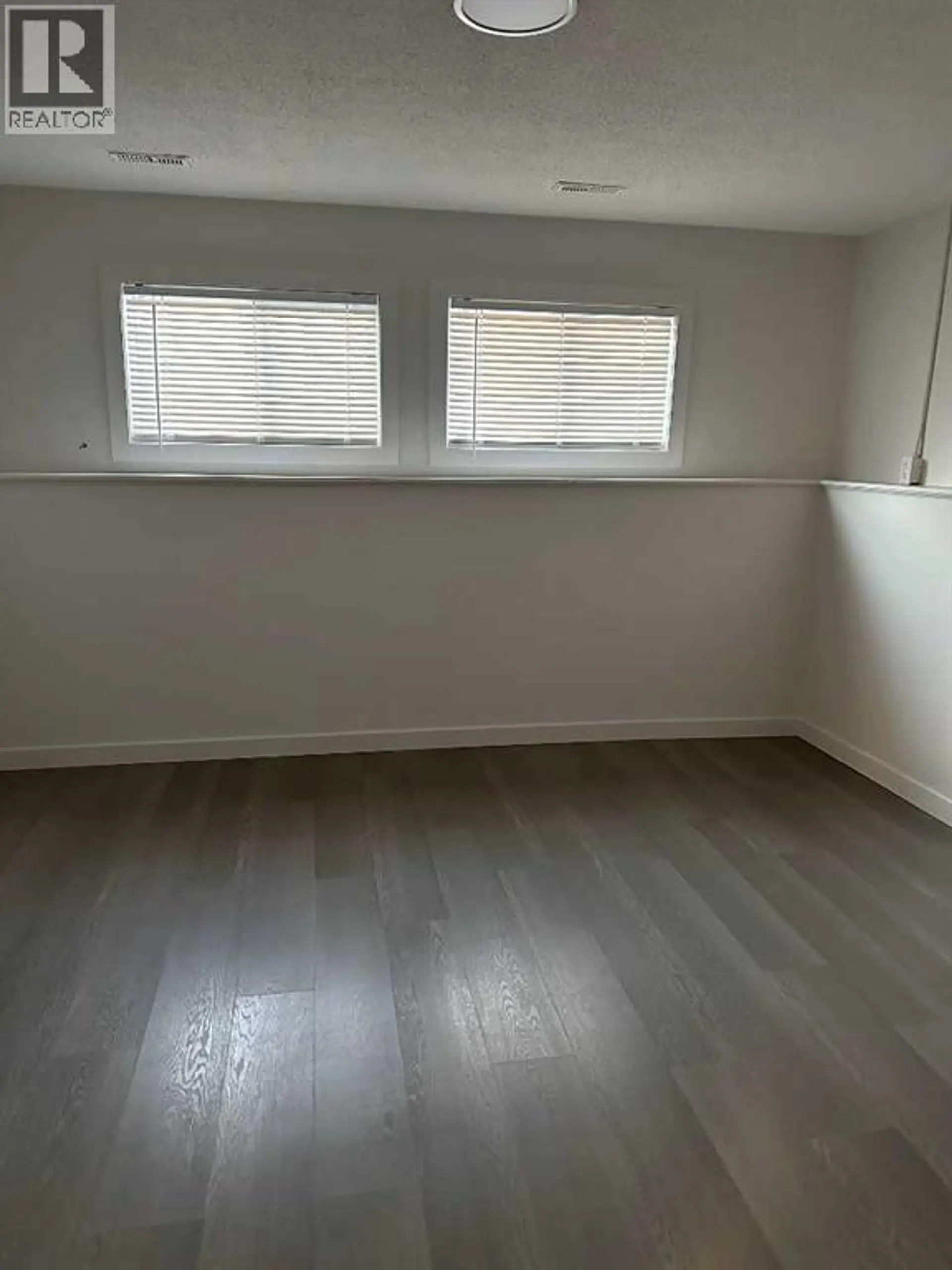 10132 102 AVENUE - Image 13