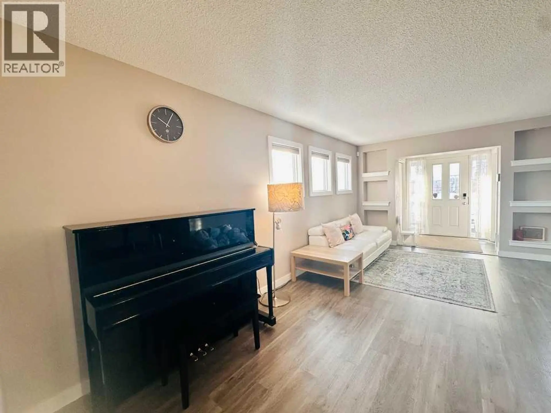 225 panatella Square NW - Image 4