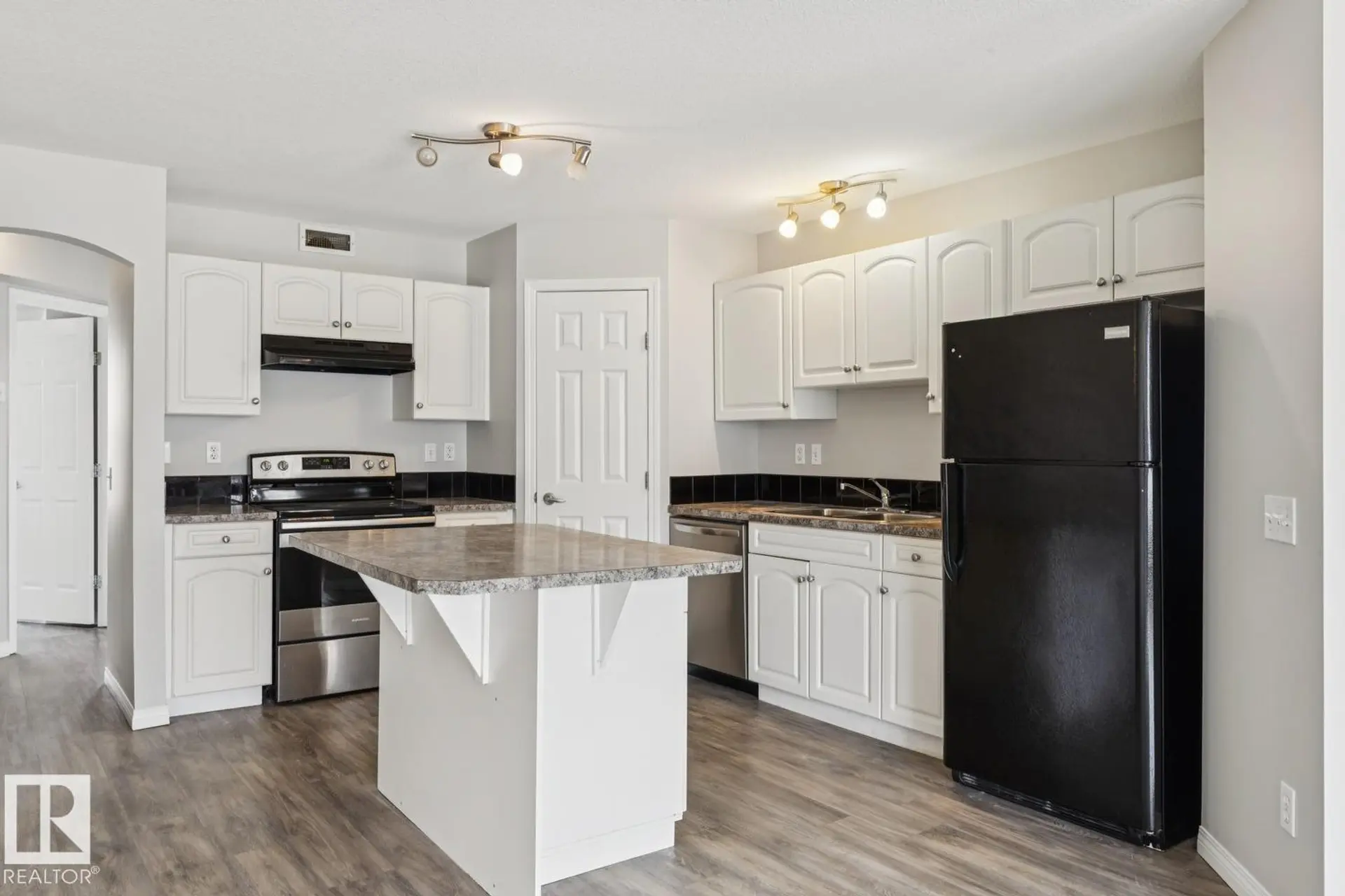 #52 150 EDWARDS DR SW - Image 2