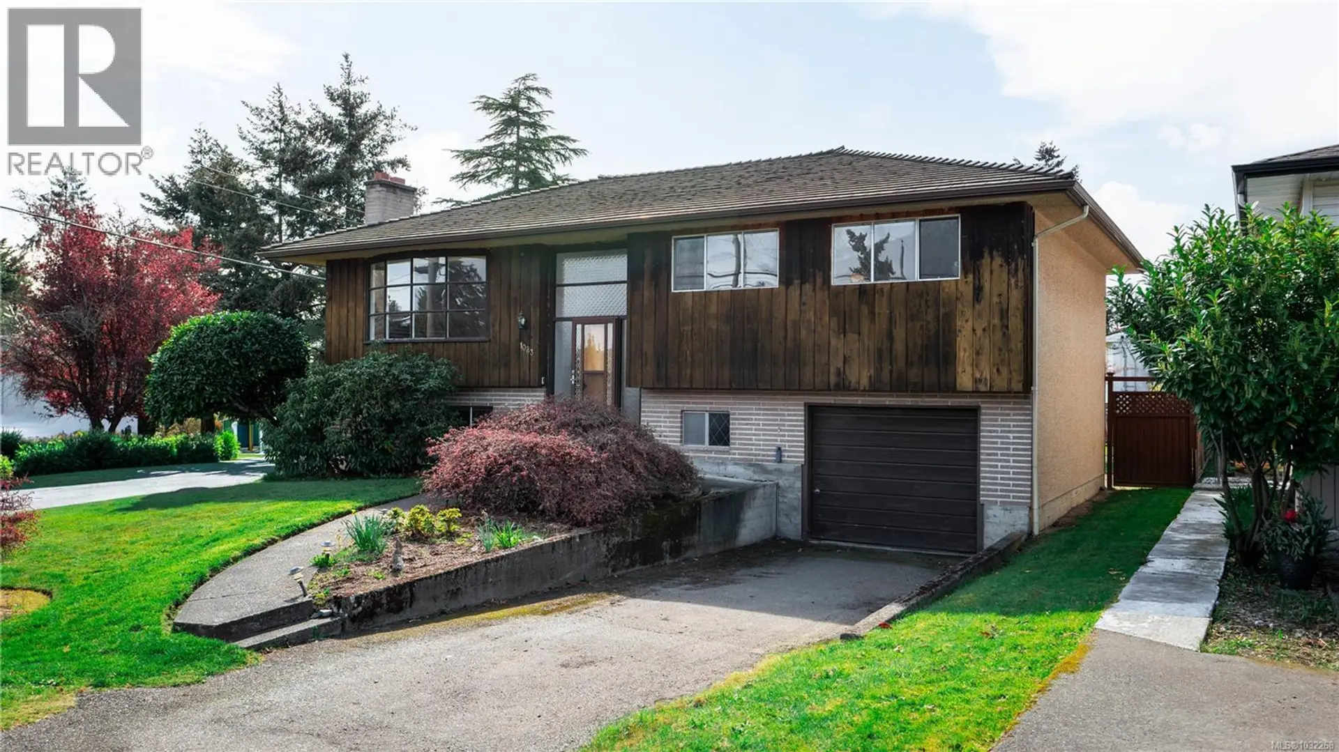 Property at 1023 Kenneth St, Saanich, BC