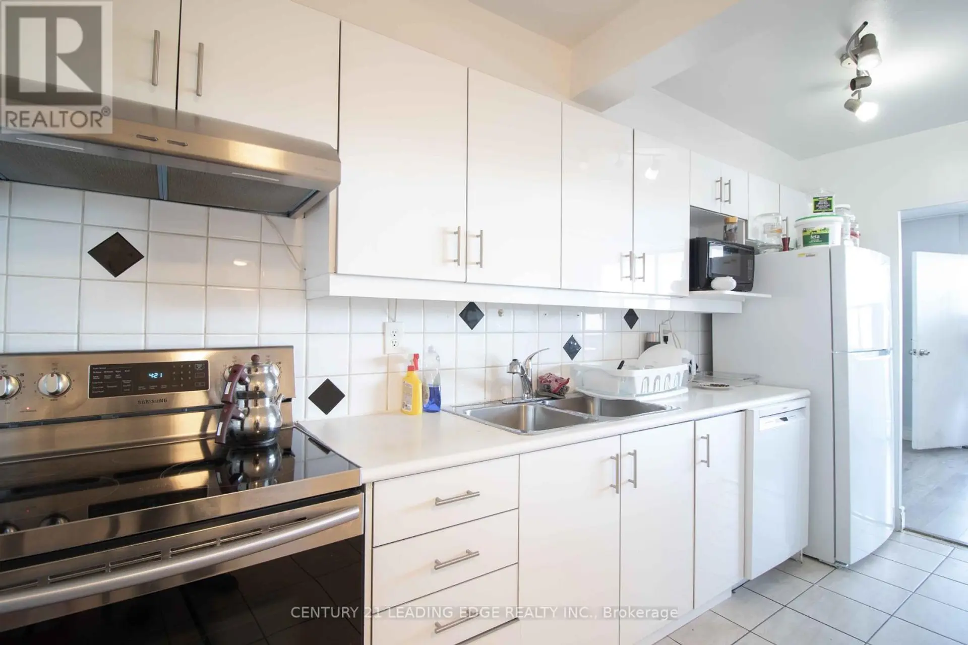 #703 80 GRANDRAVINE DRIVE - Image 8