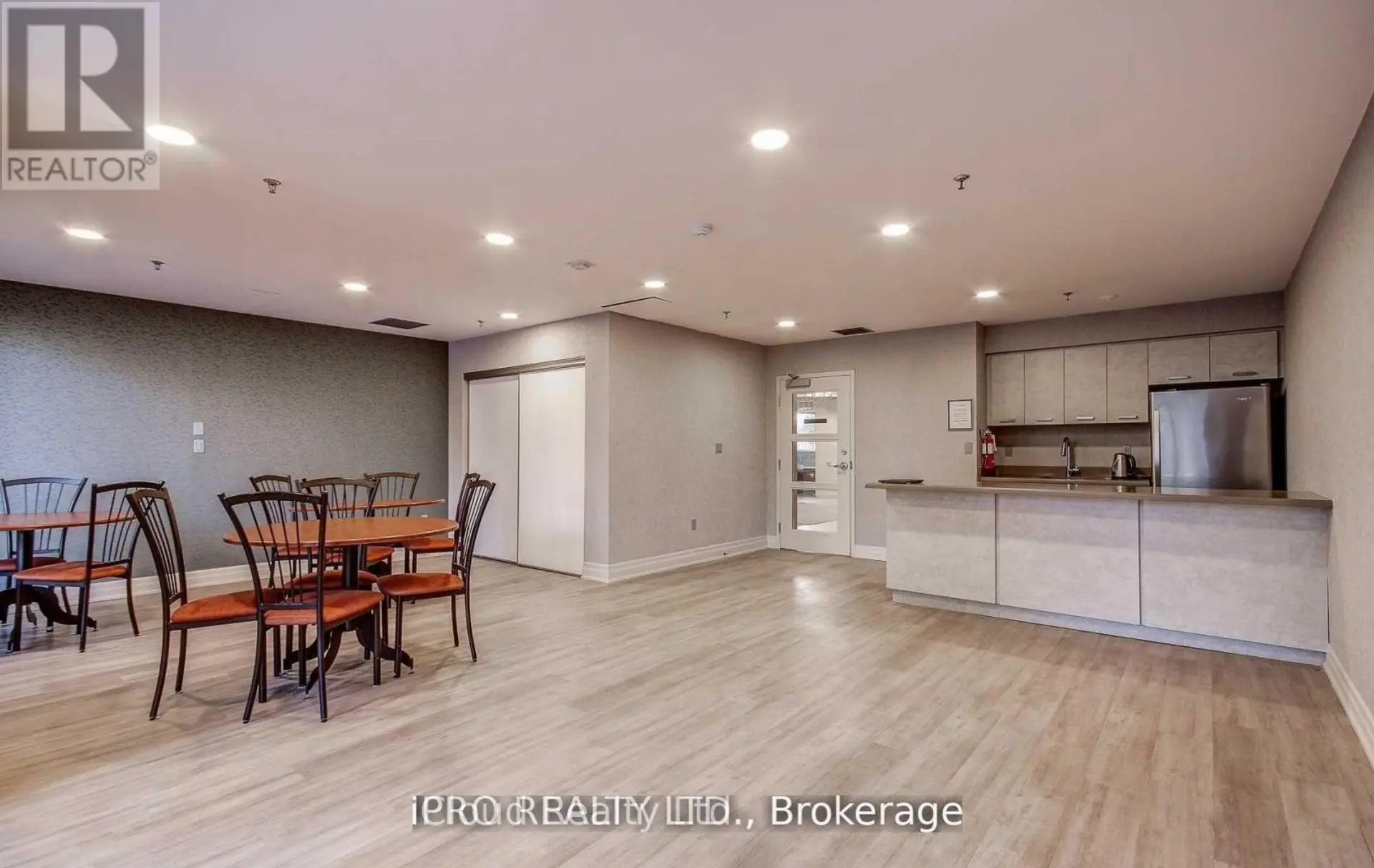 #207 300 RAY LAWSON BOULEVARD - Image 16